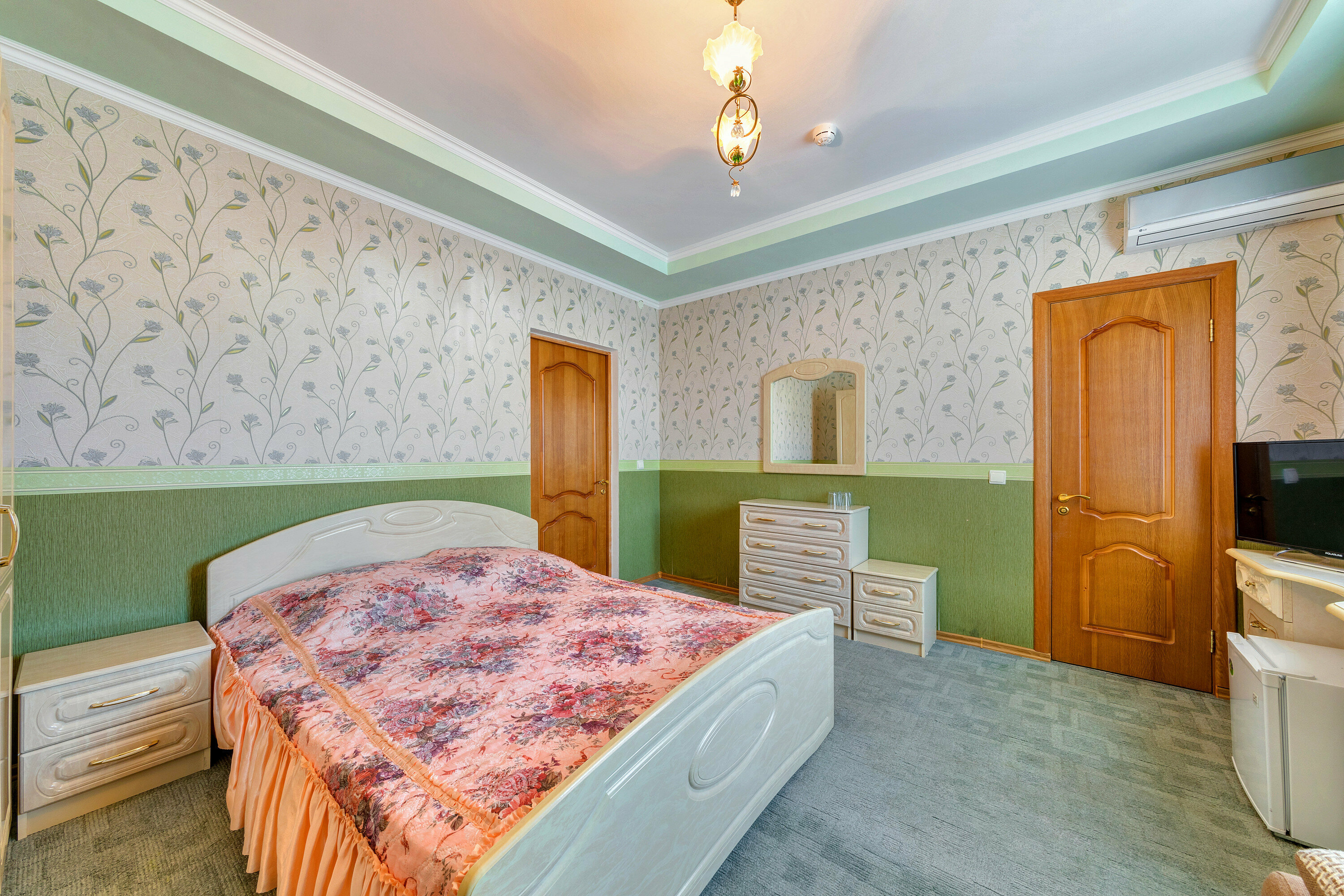 Улучшенный номер с 2 кроватями размера «queen-size»