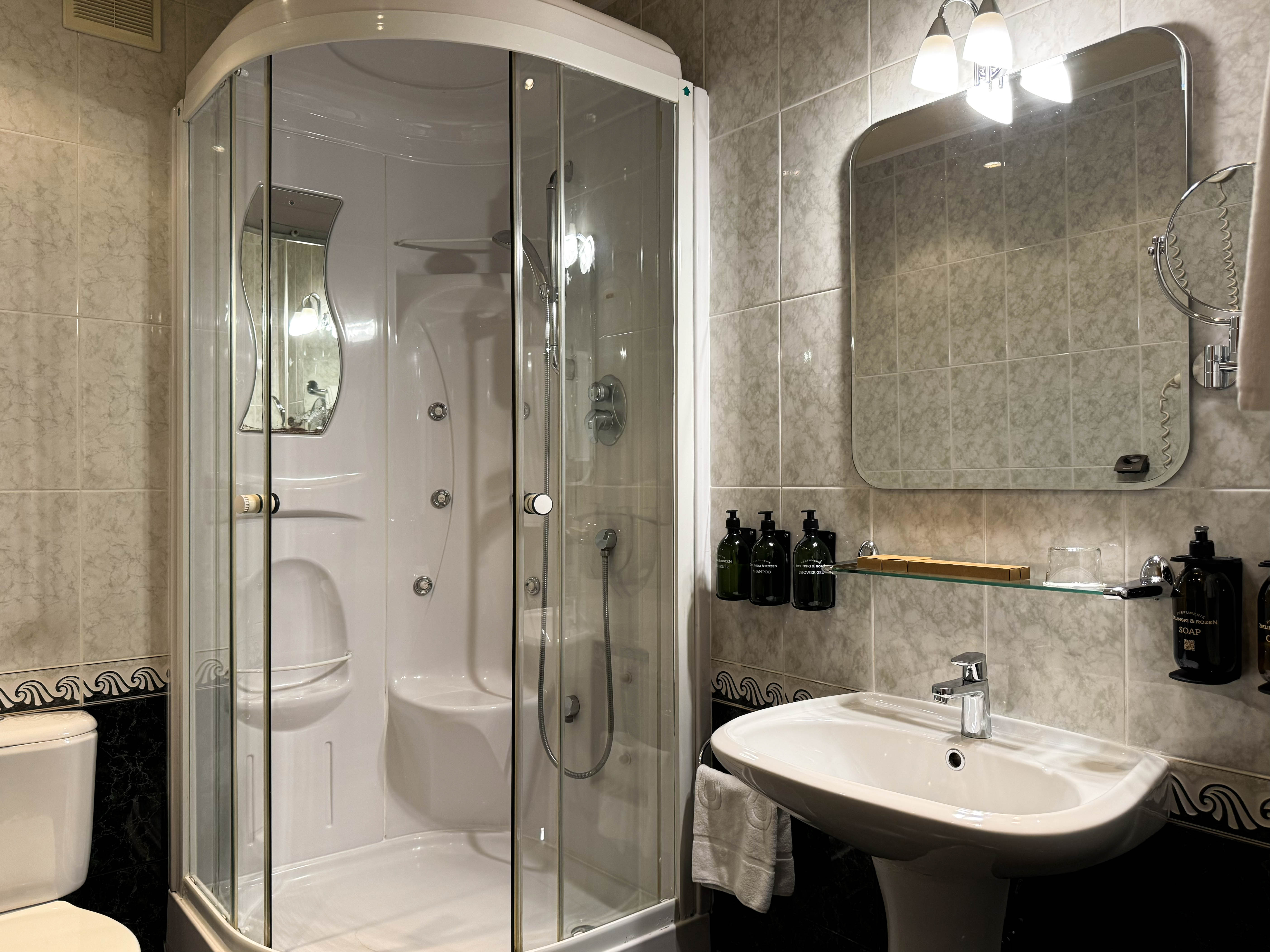 Супериор с одной большой кроватью