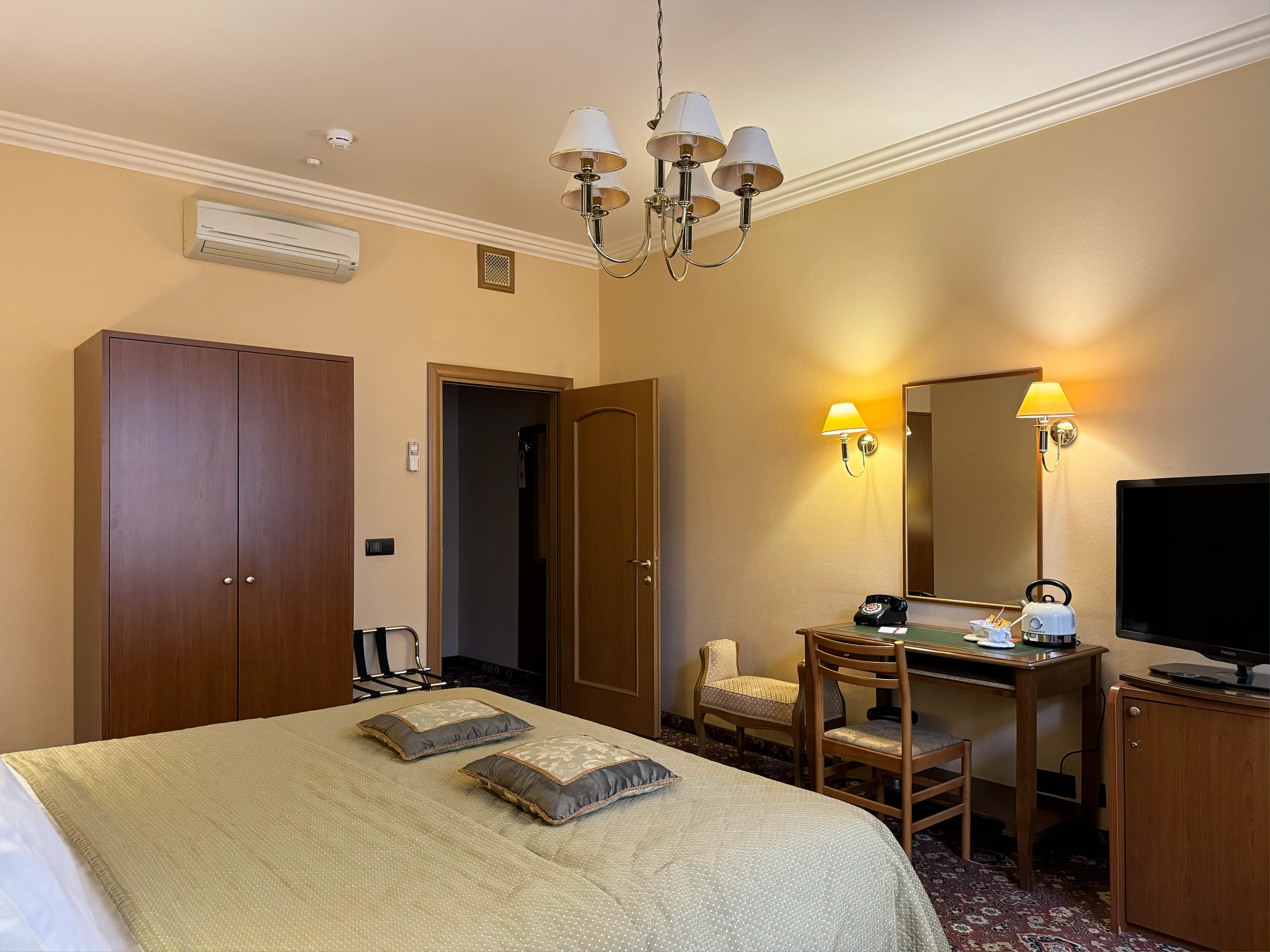 Супериор с одной большой кроватью