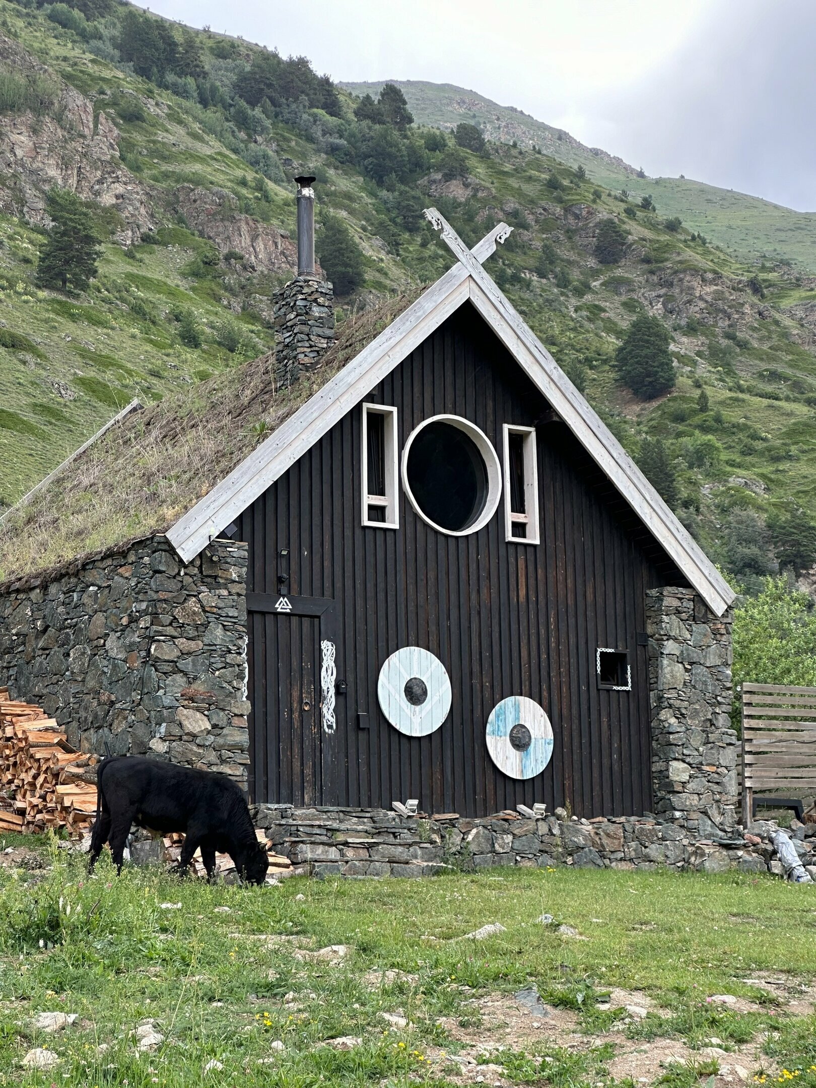 Дом Черный Викинг с баней на дровах и мангальной зоной