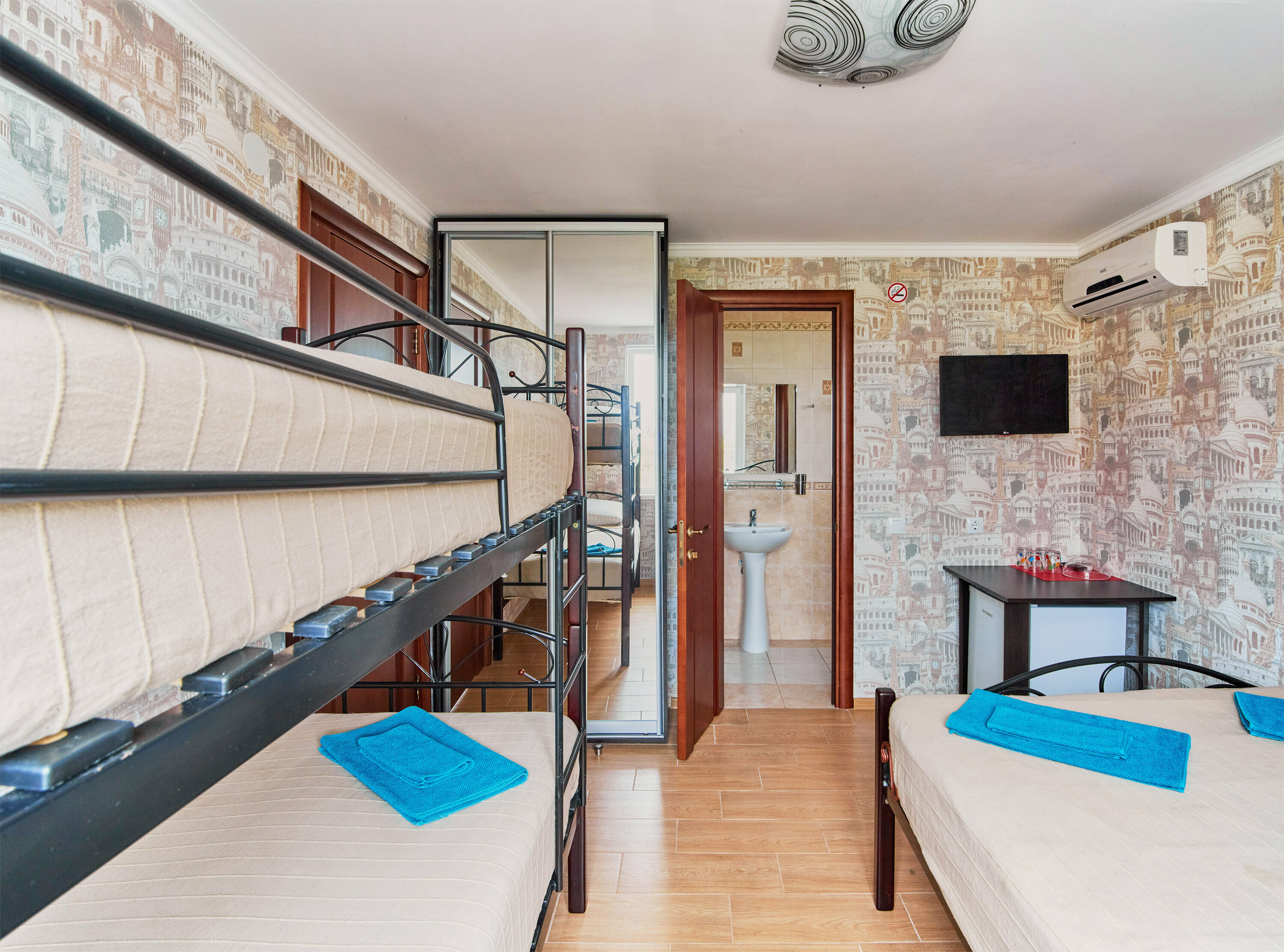 Стандартный четырехместный номер