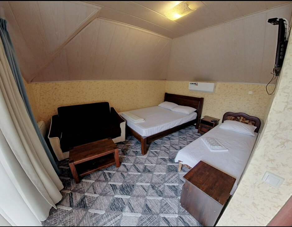 Трехместный номер с балконом