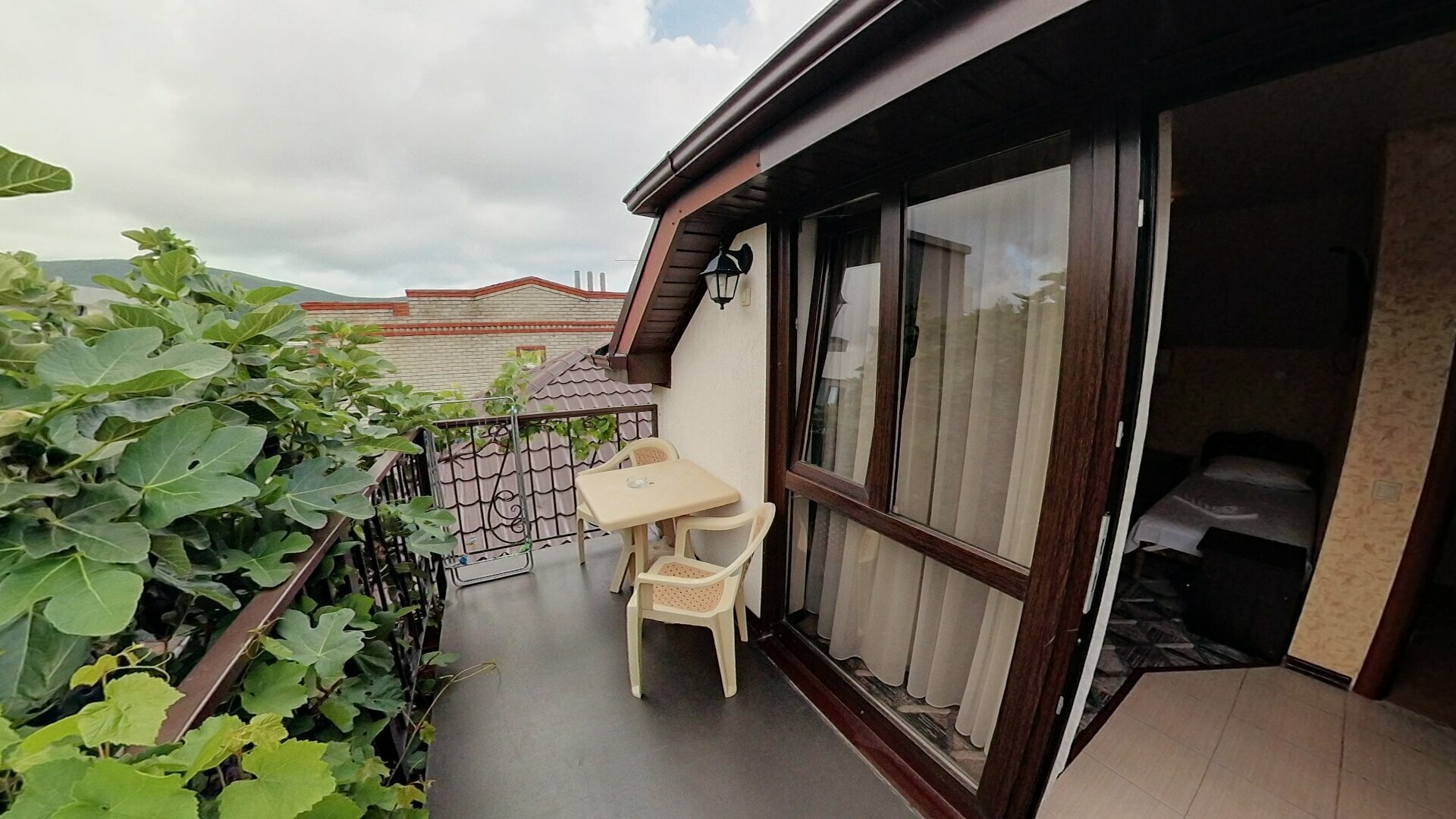 Трехместный номер с балконом