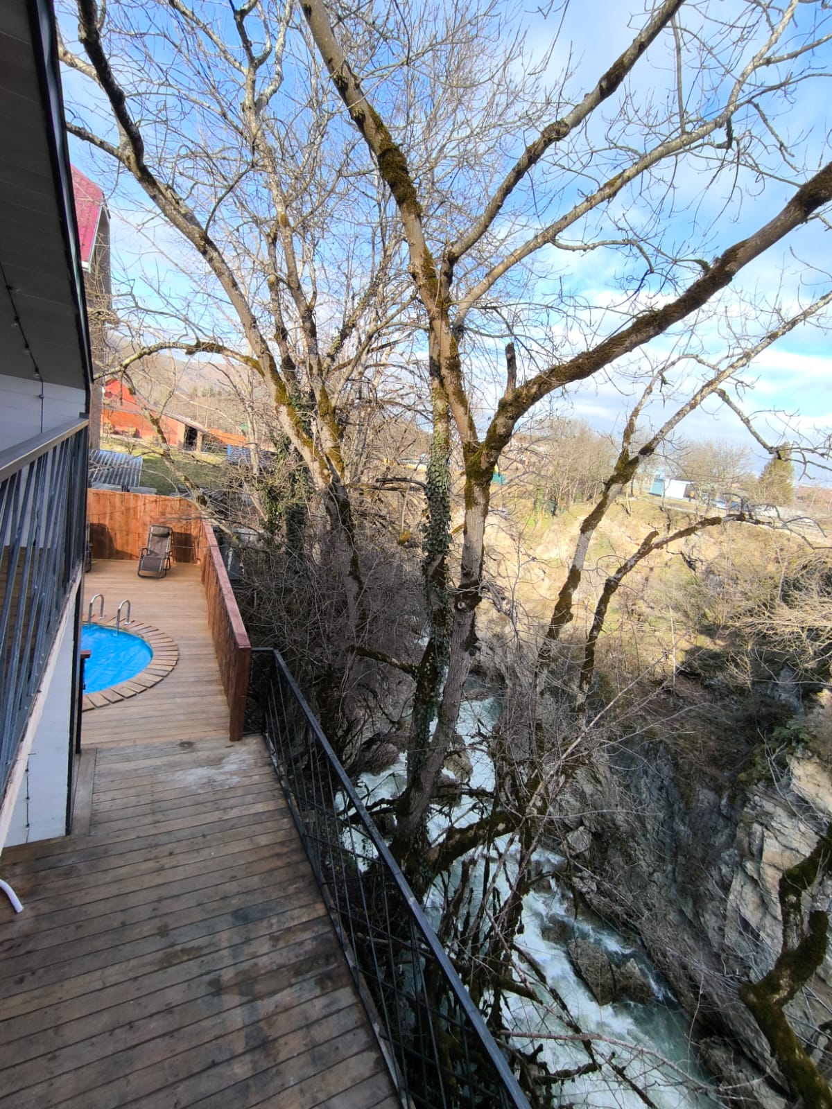 Коттедж с собственным бассейном