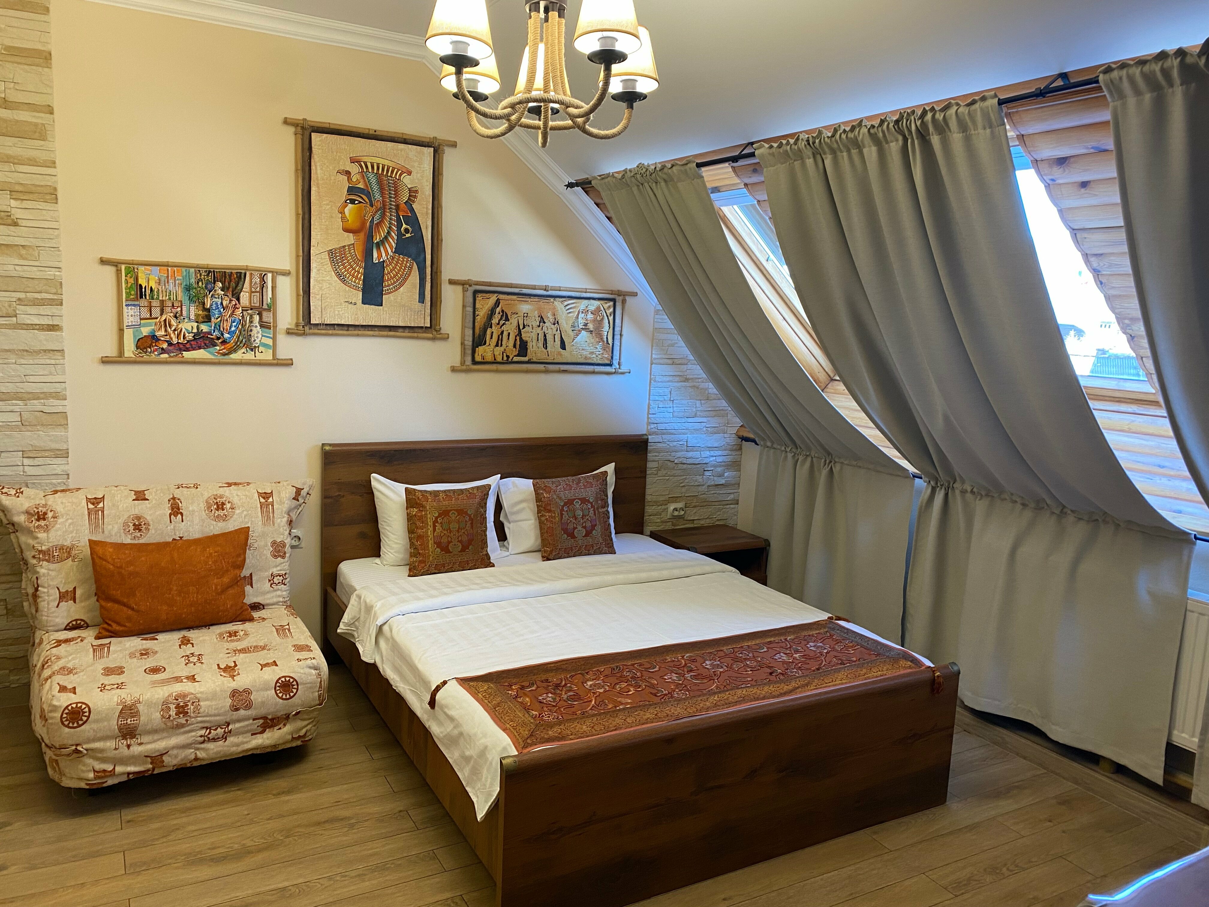 Трехместный номер с собственной ванной комнатой