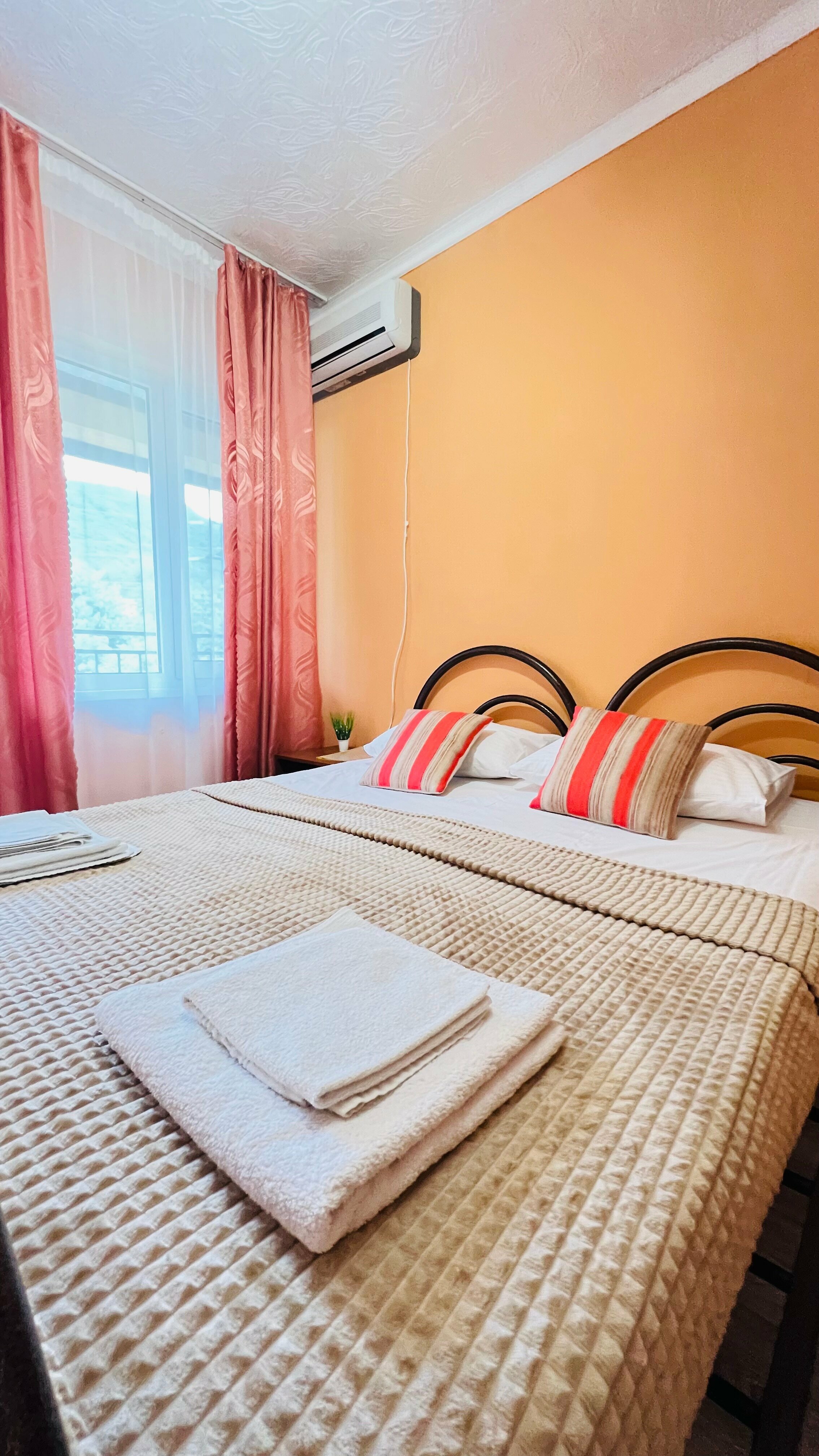 Трехместный номер с террасой видом на горы №14