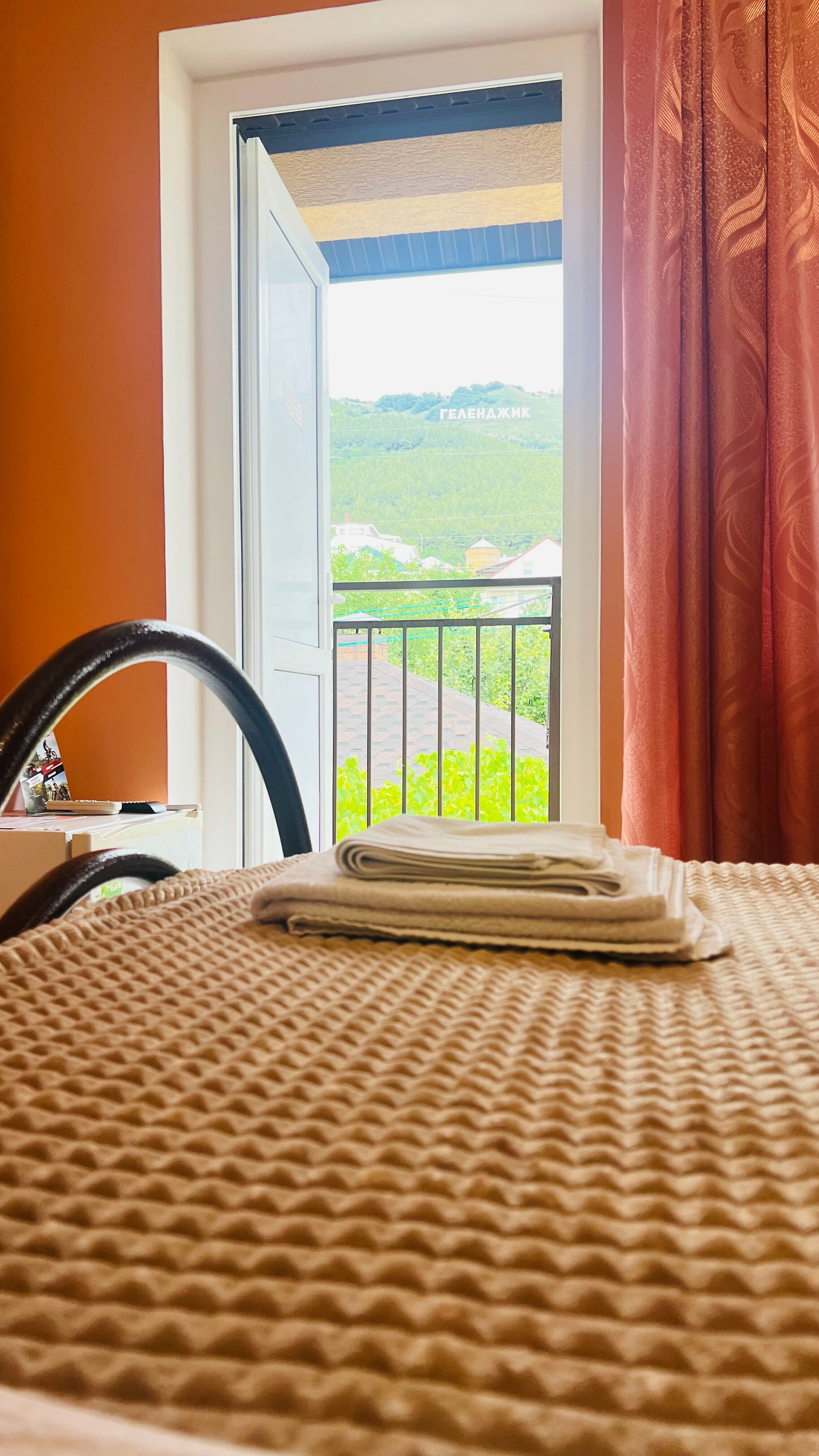 Трехместный номер с террасой видом на горы №14