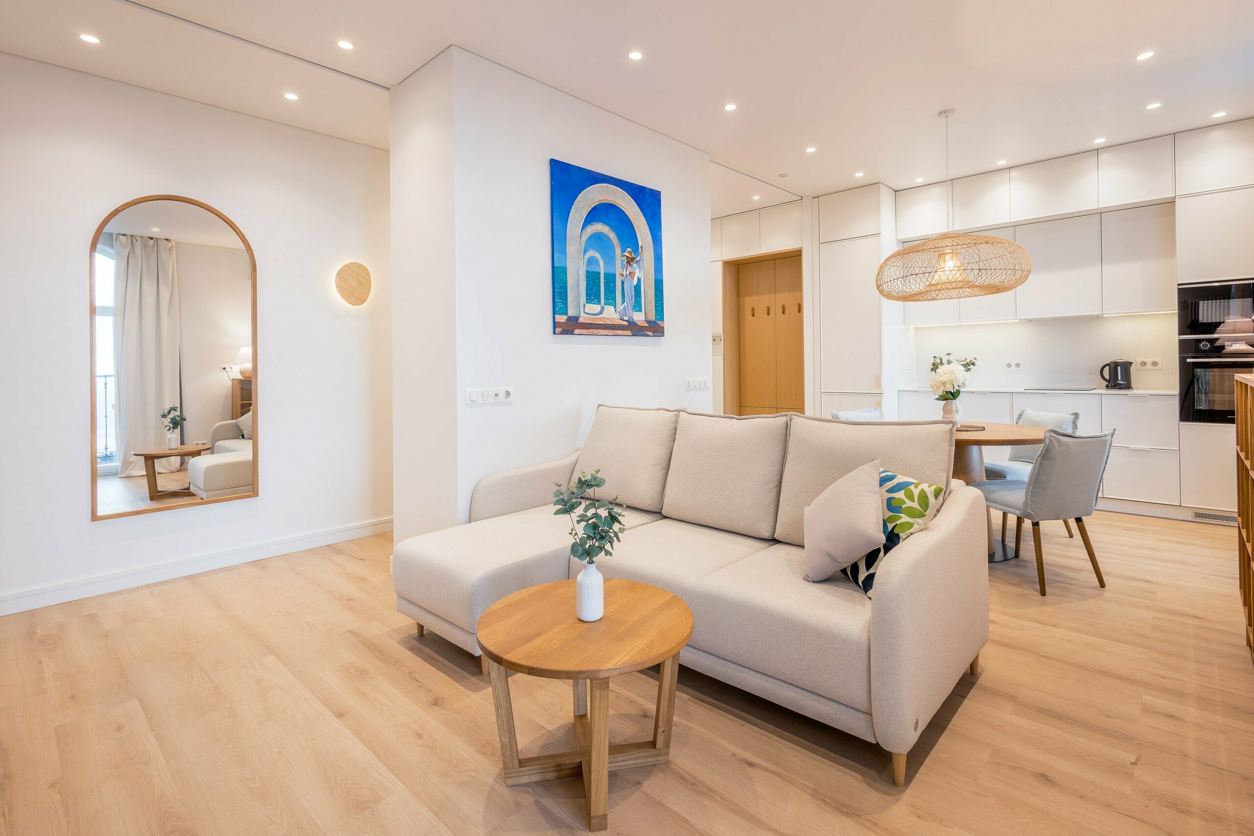 Апартаменты Люкс с балконом и видом на море (12 этаж)