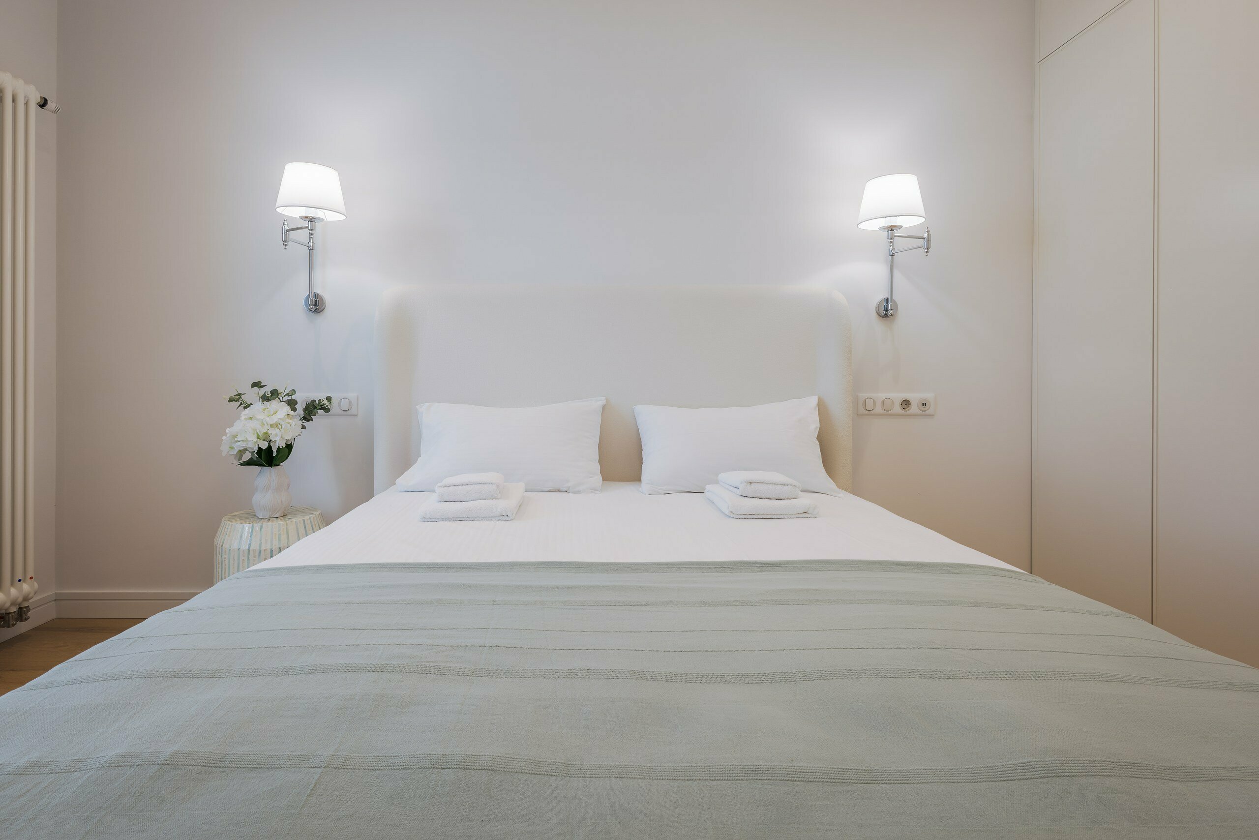 Апартаменты Люкс с балконом и видом на море (12 этаж)