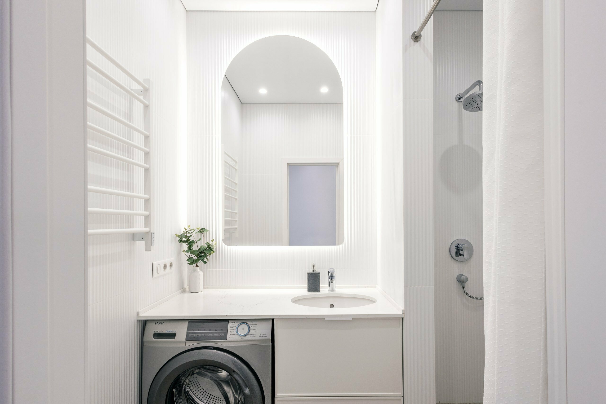 Апартаменты Люкс с балконом и видом на море (12 этаж)