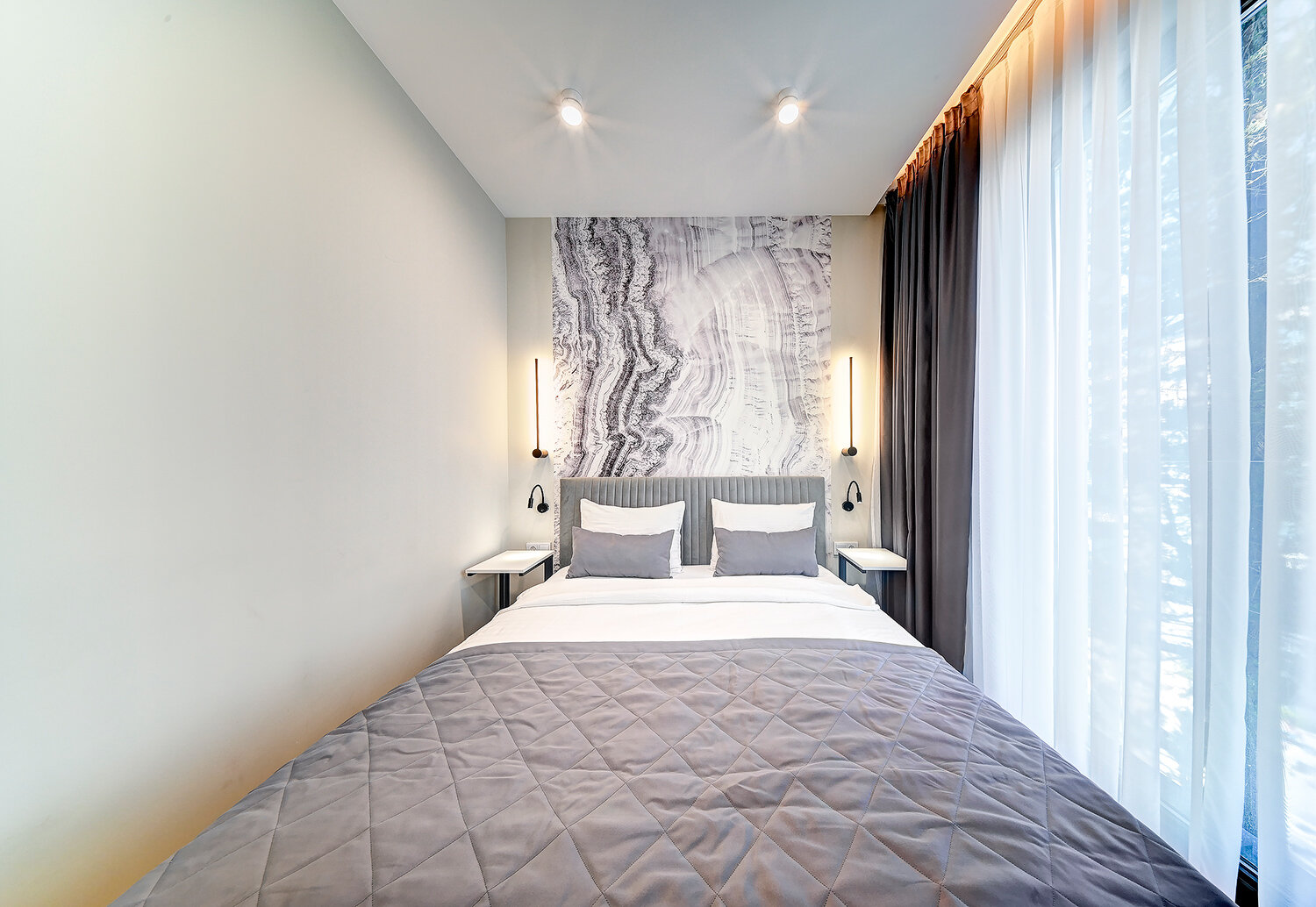 Студия с видом на море с французским балконом