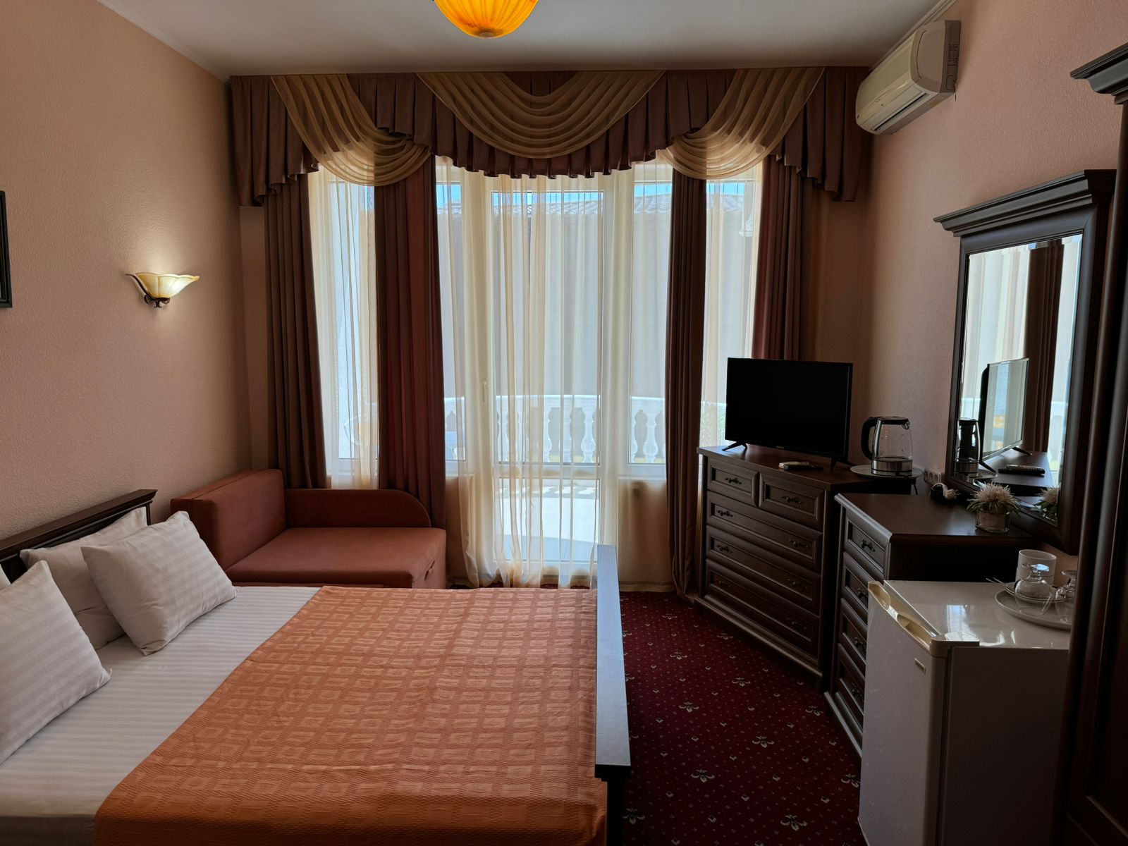 Корпус 1: НОМЕР "ПОЛУЛЮКС" ЮЖНЫЙ (3-х местный)(200 метров до моря)