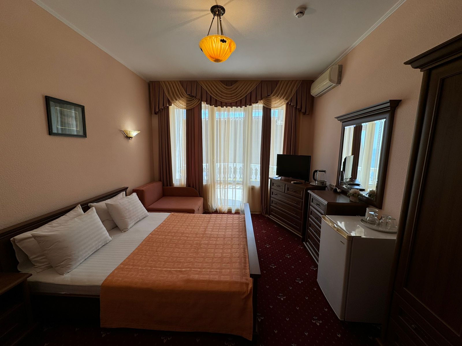 Корпус 1: НОМЕР "ПОЛУЛЮКС" ЮЖНЫЙ (3-х местный)(200 метров до моря)