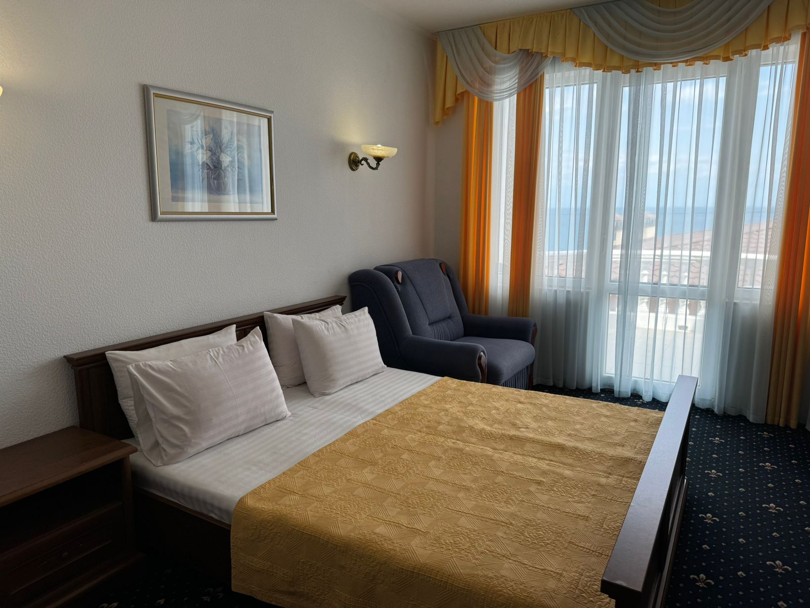 Корпус 1: НОМЕР "ПОЛУЛЮКС" ЮЖНЫЙ (3-х местный)(200 метров до моря)