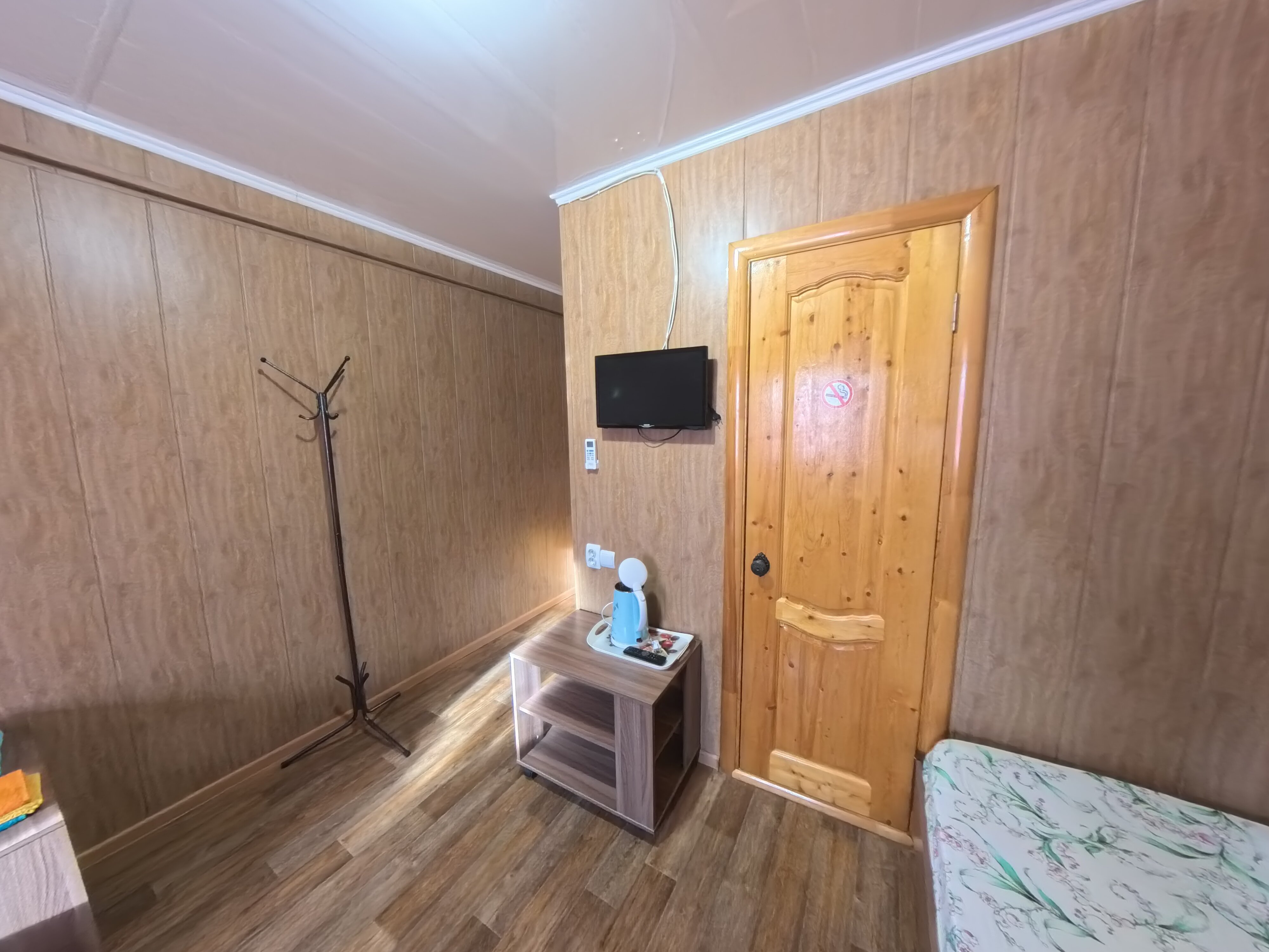 Трехместный номер с собственной ванной комнатой