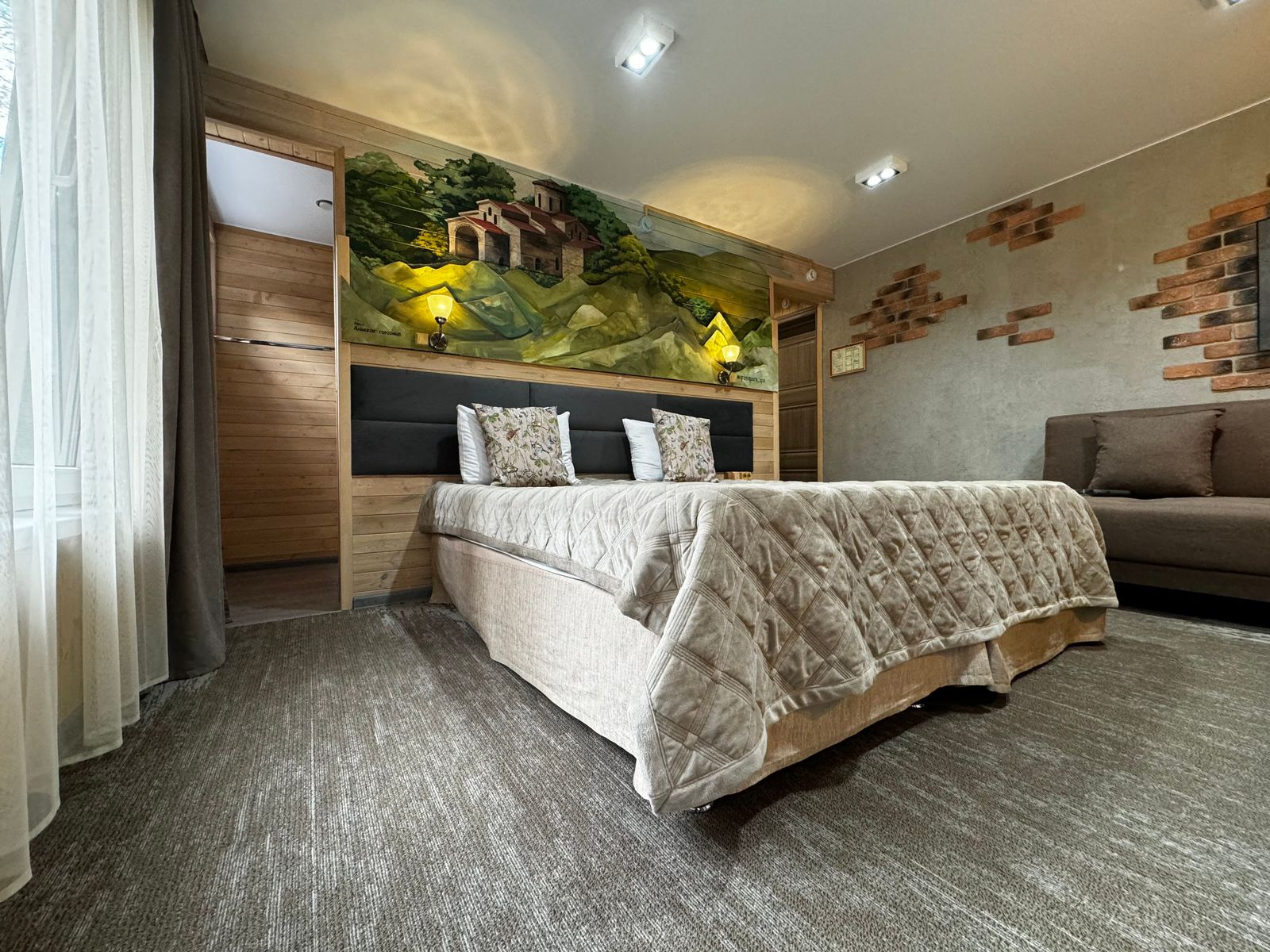 Четырехместный номер с видом на горы