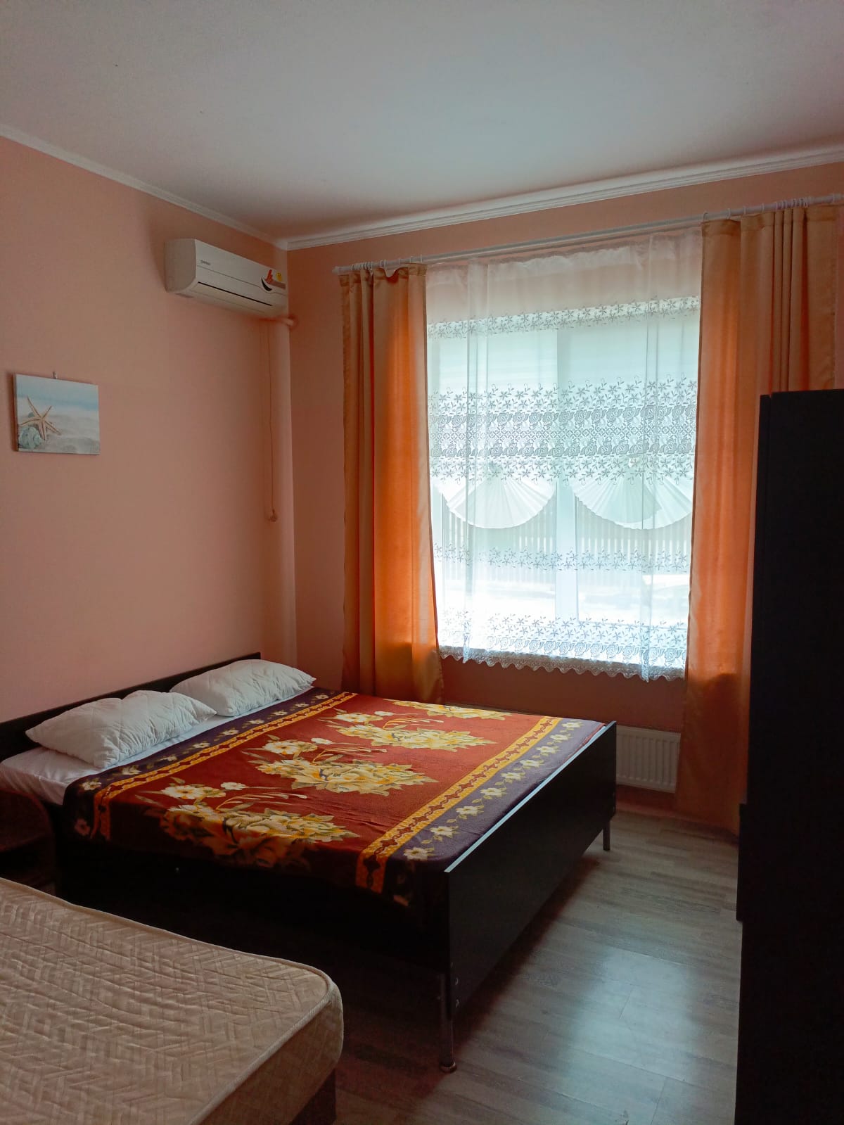 Семейный номер с общей ванной комнатой