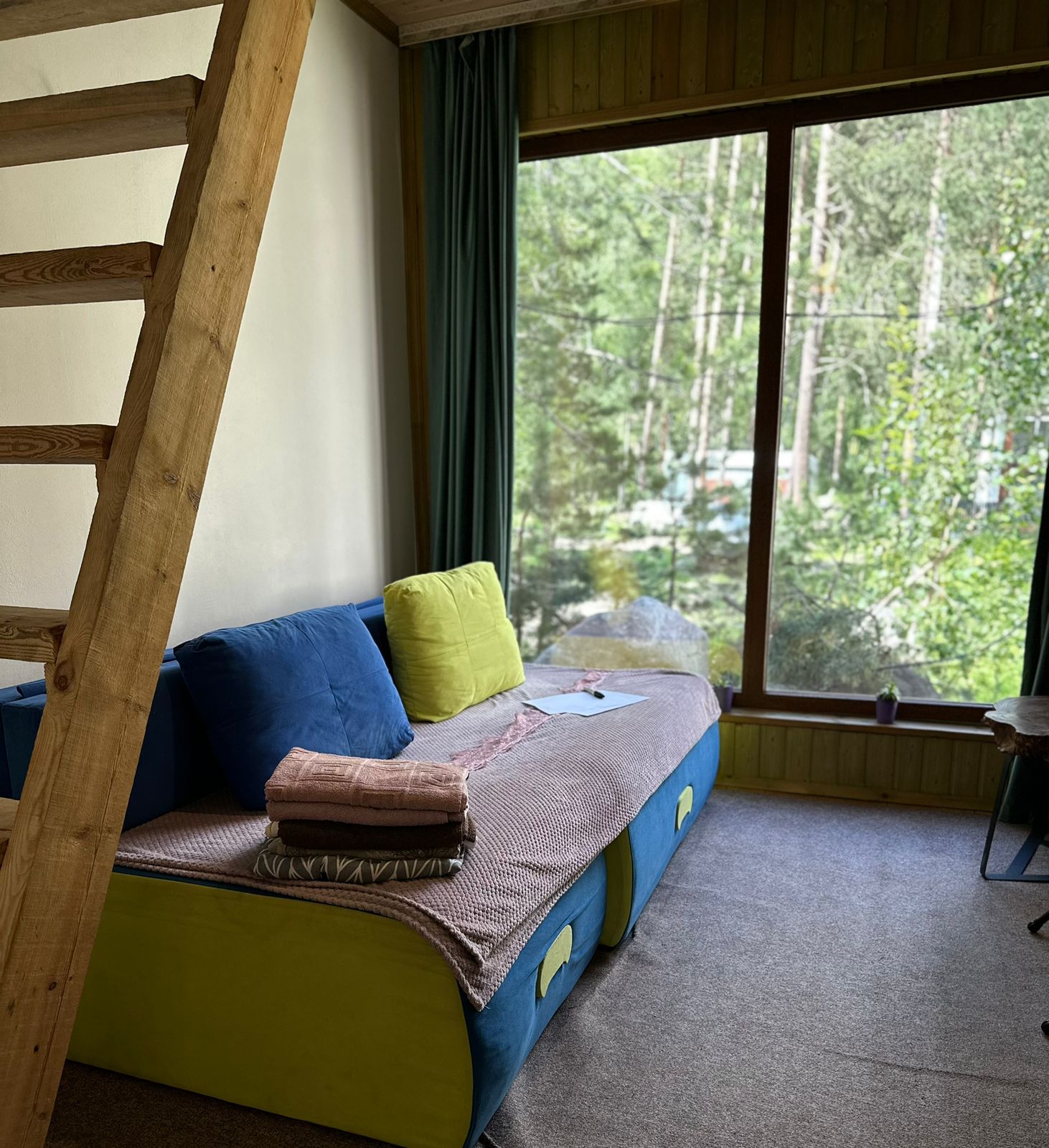 Двухуровневый четырехместный номер