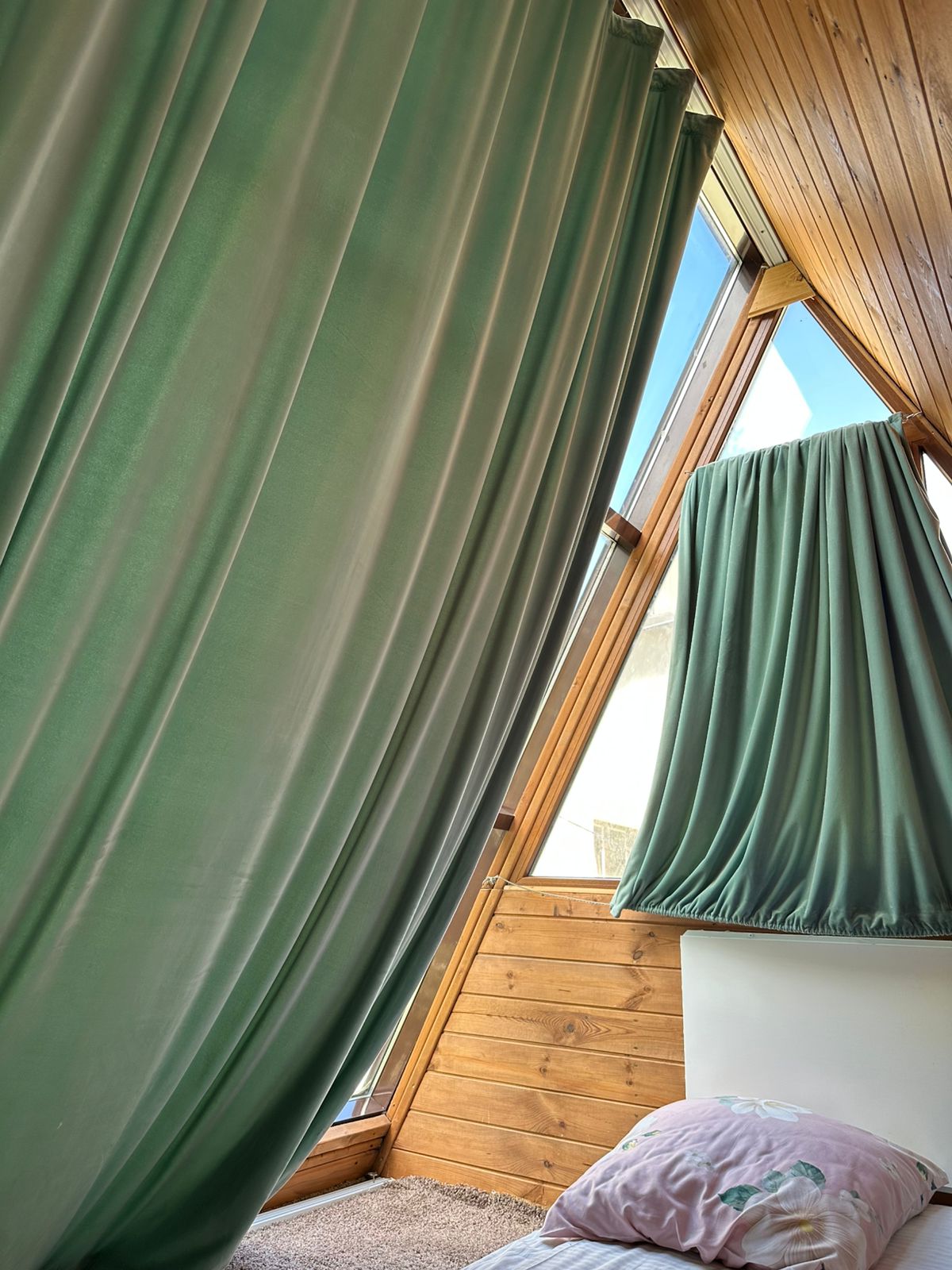 Двухуровневый четырехместный номер