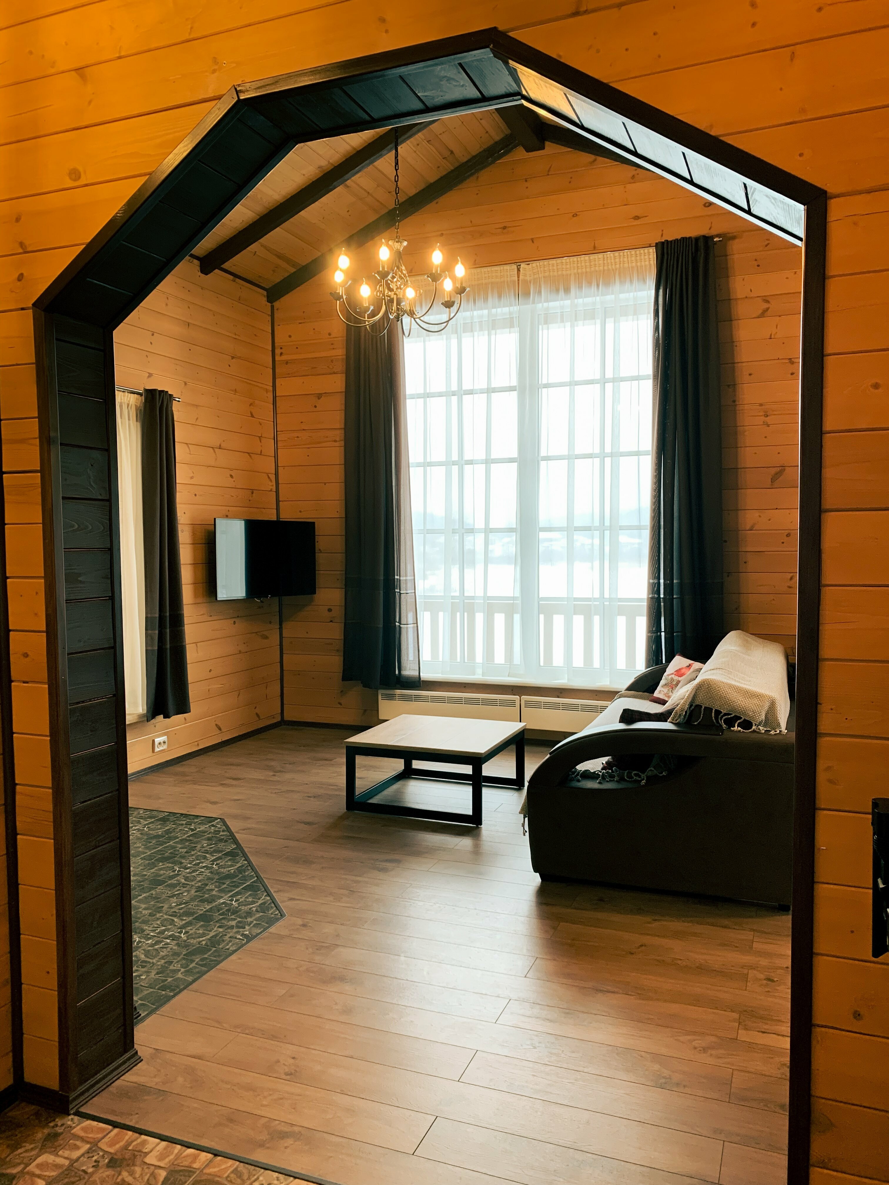 Семейный номер с видом на озеро