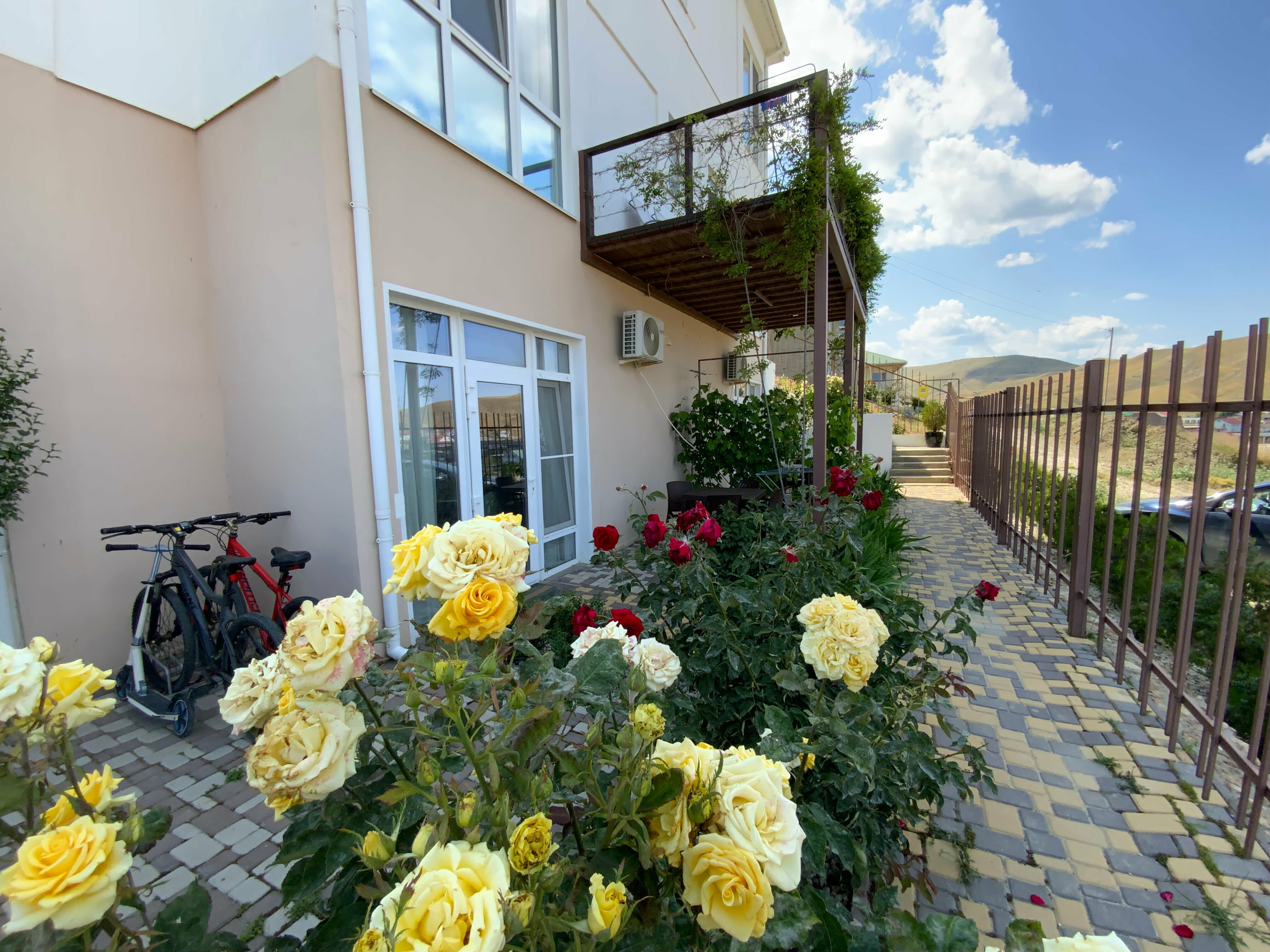 Семейный номер с видом на горы