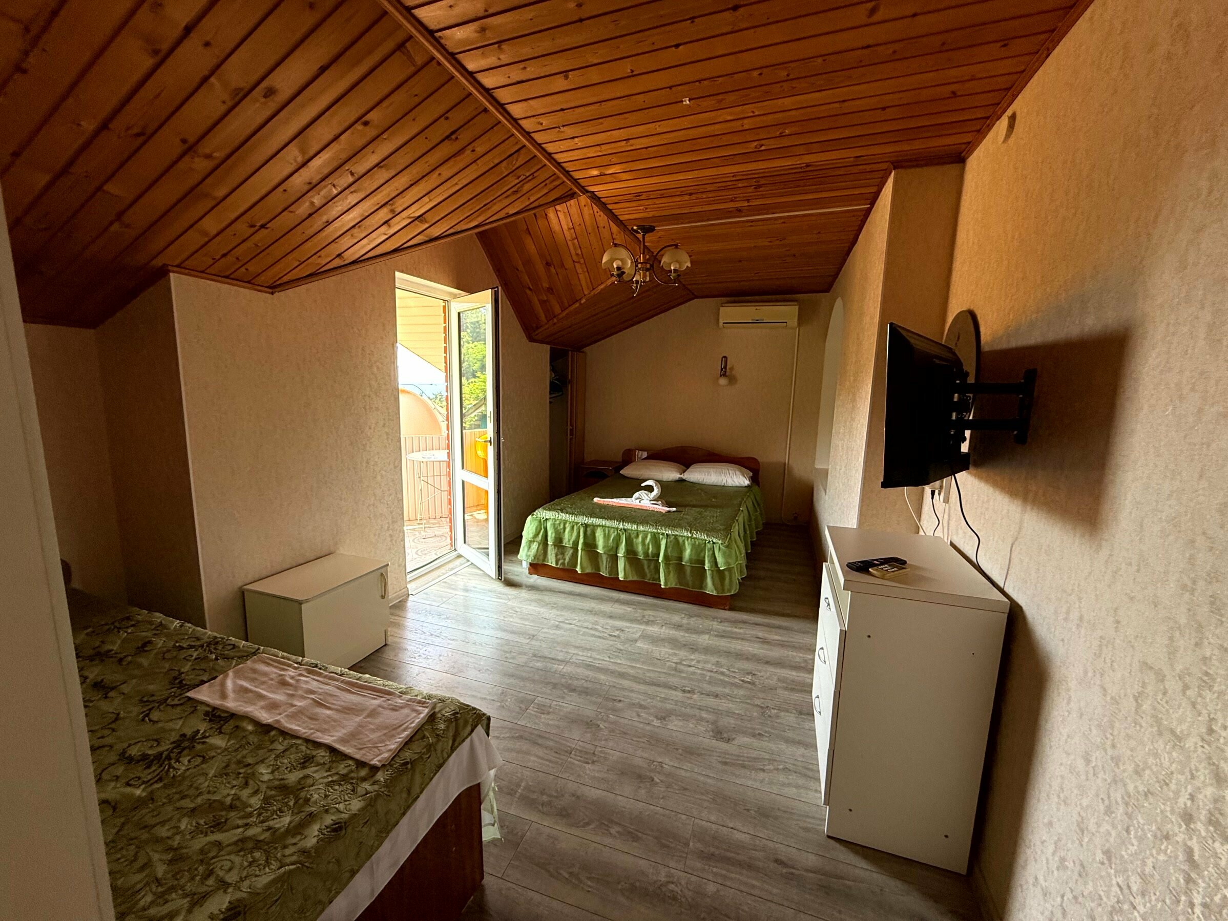 Трехместный номер с душем