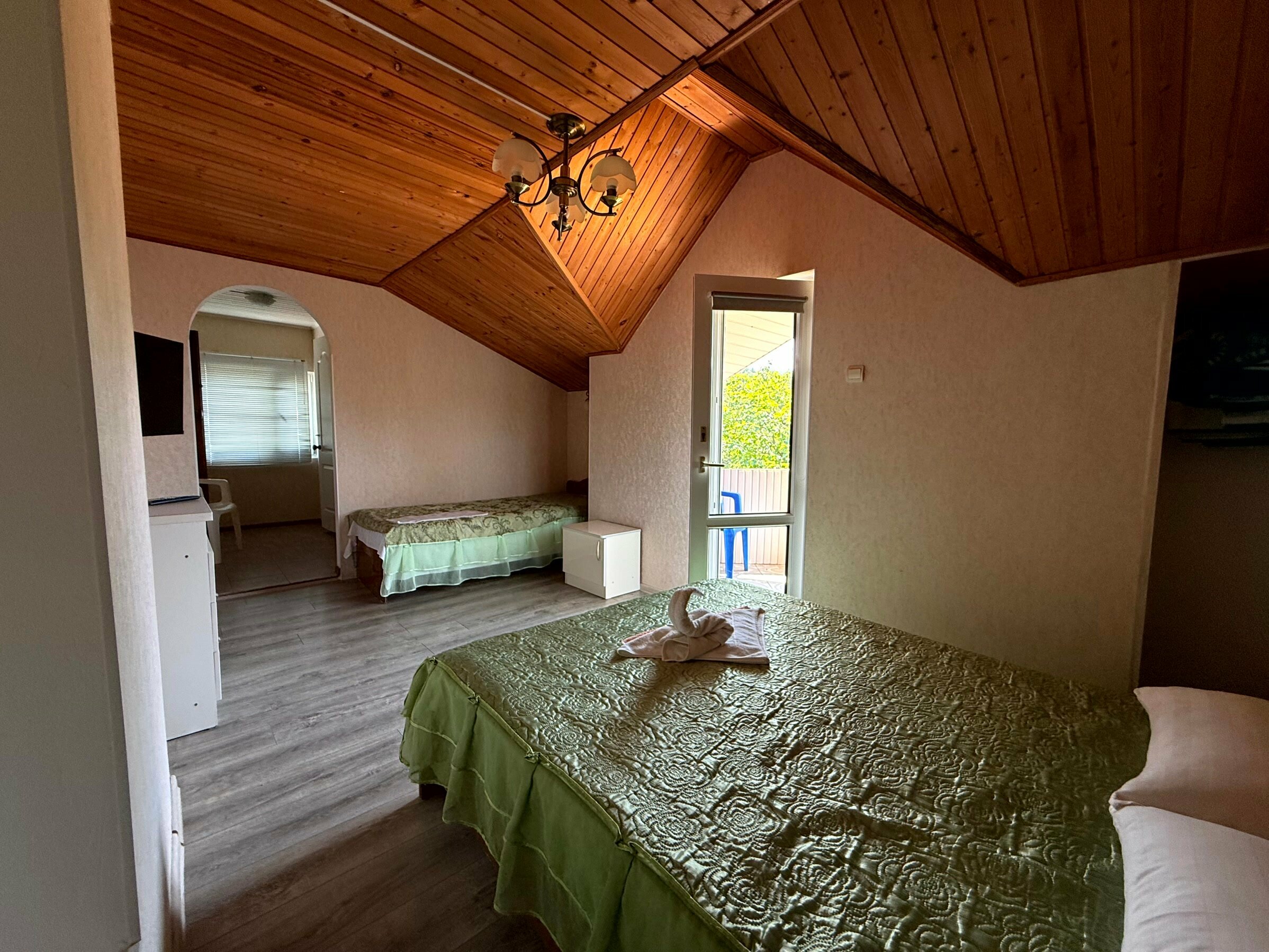 Трехместный номер с душем