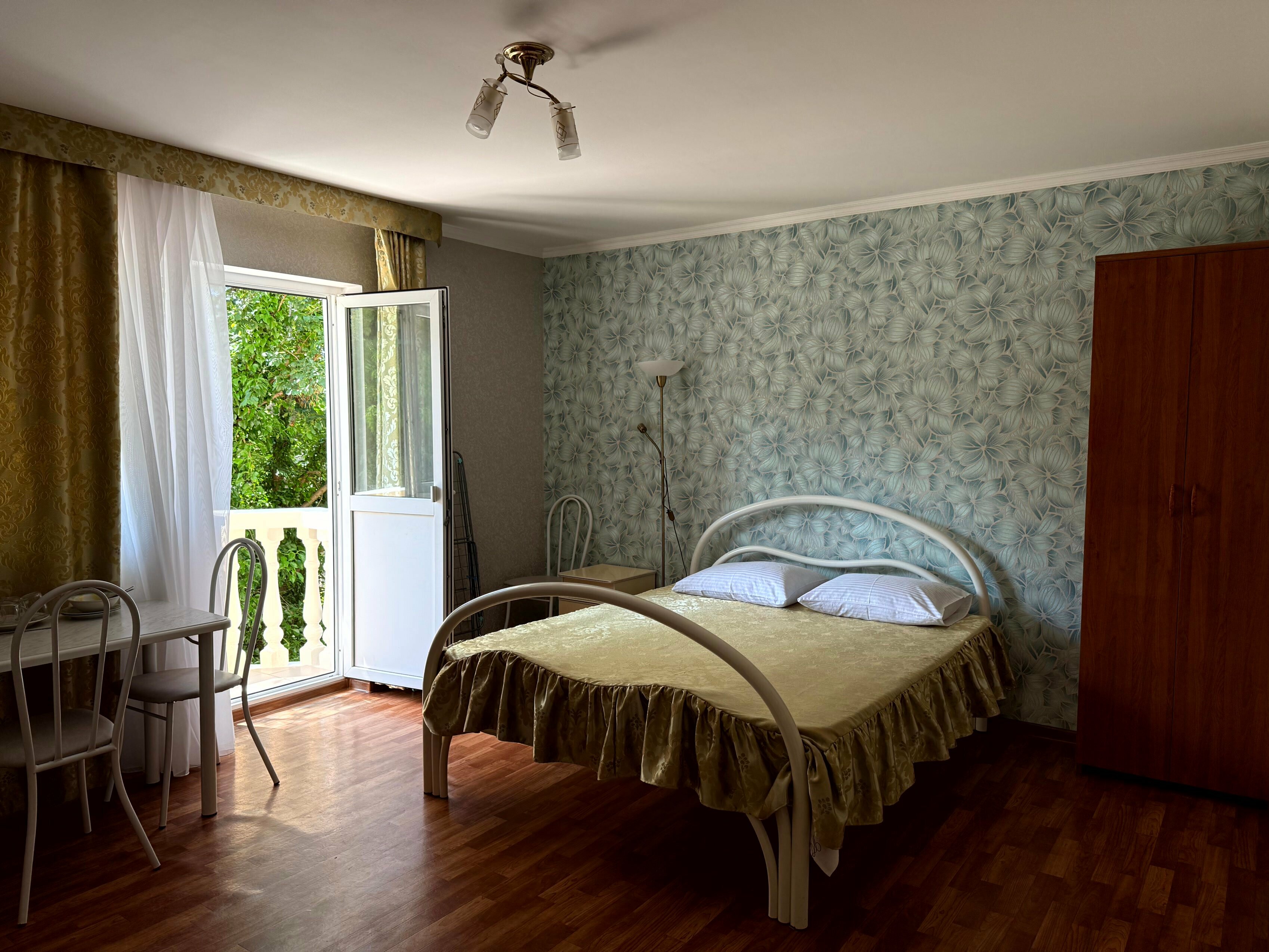 Трехместный номер с душем