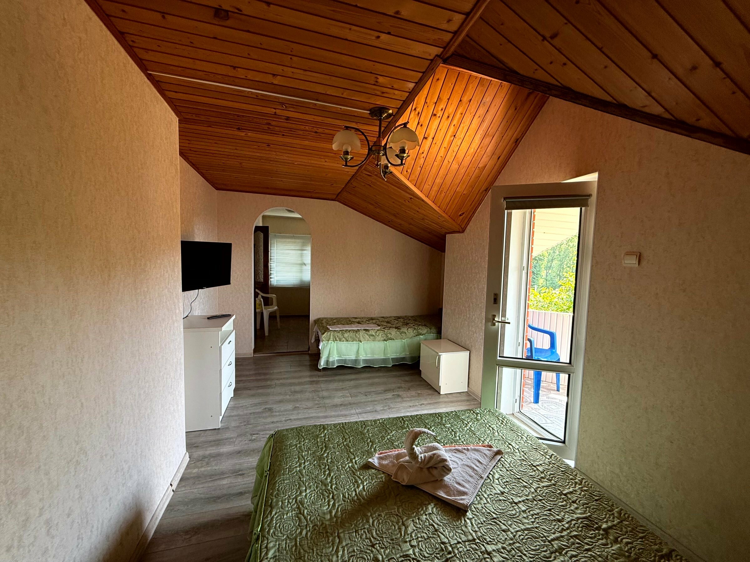 Трехместный номер с душем