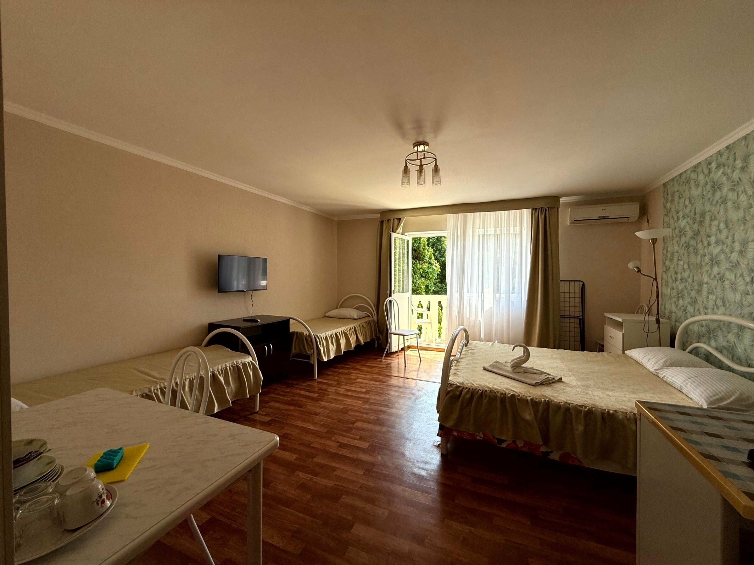 Четырехместный номер с душем