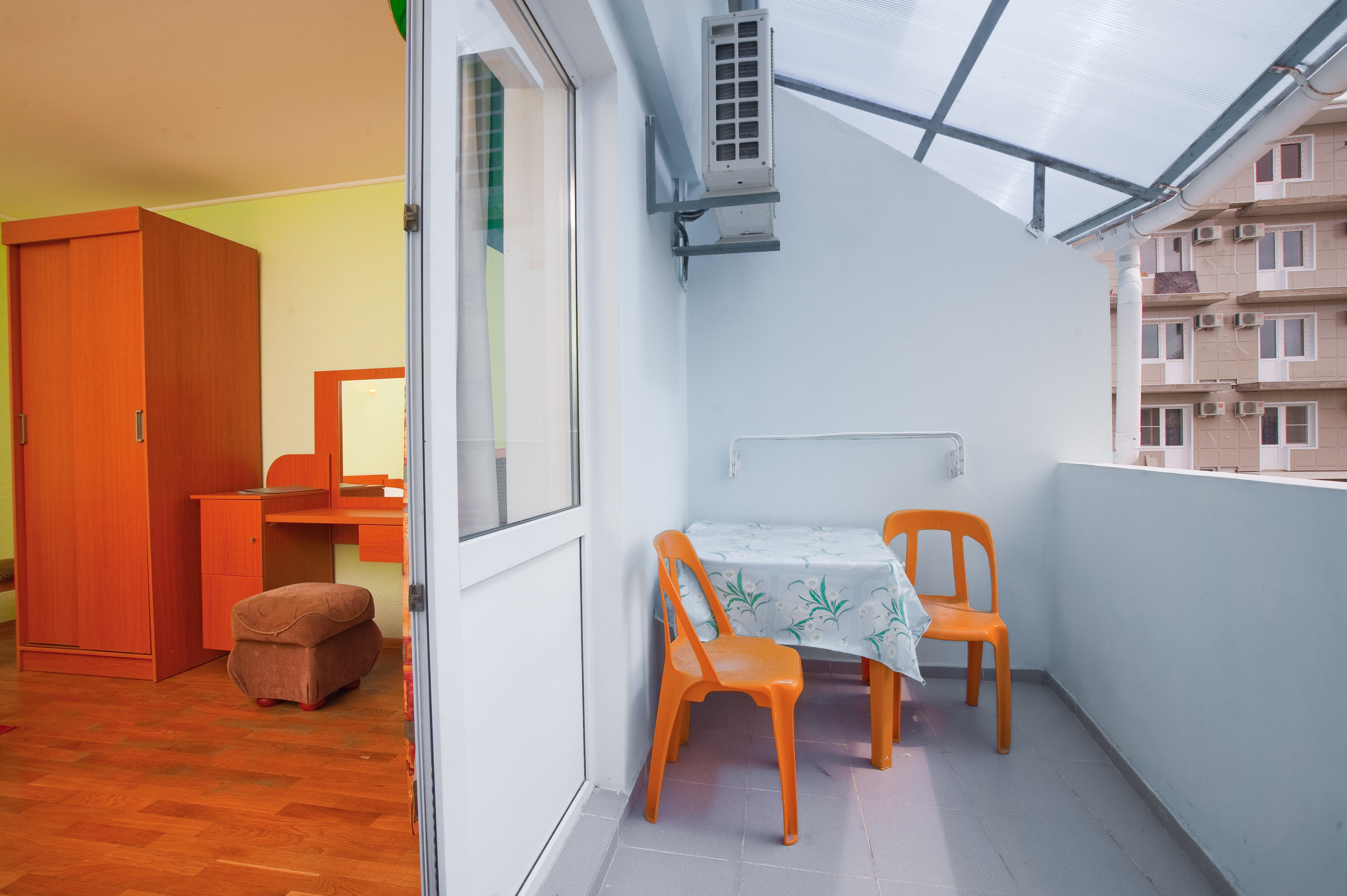 Четырехместный номер эконом-класса с общей ванной комнатой