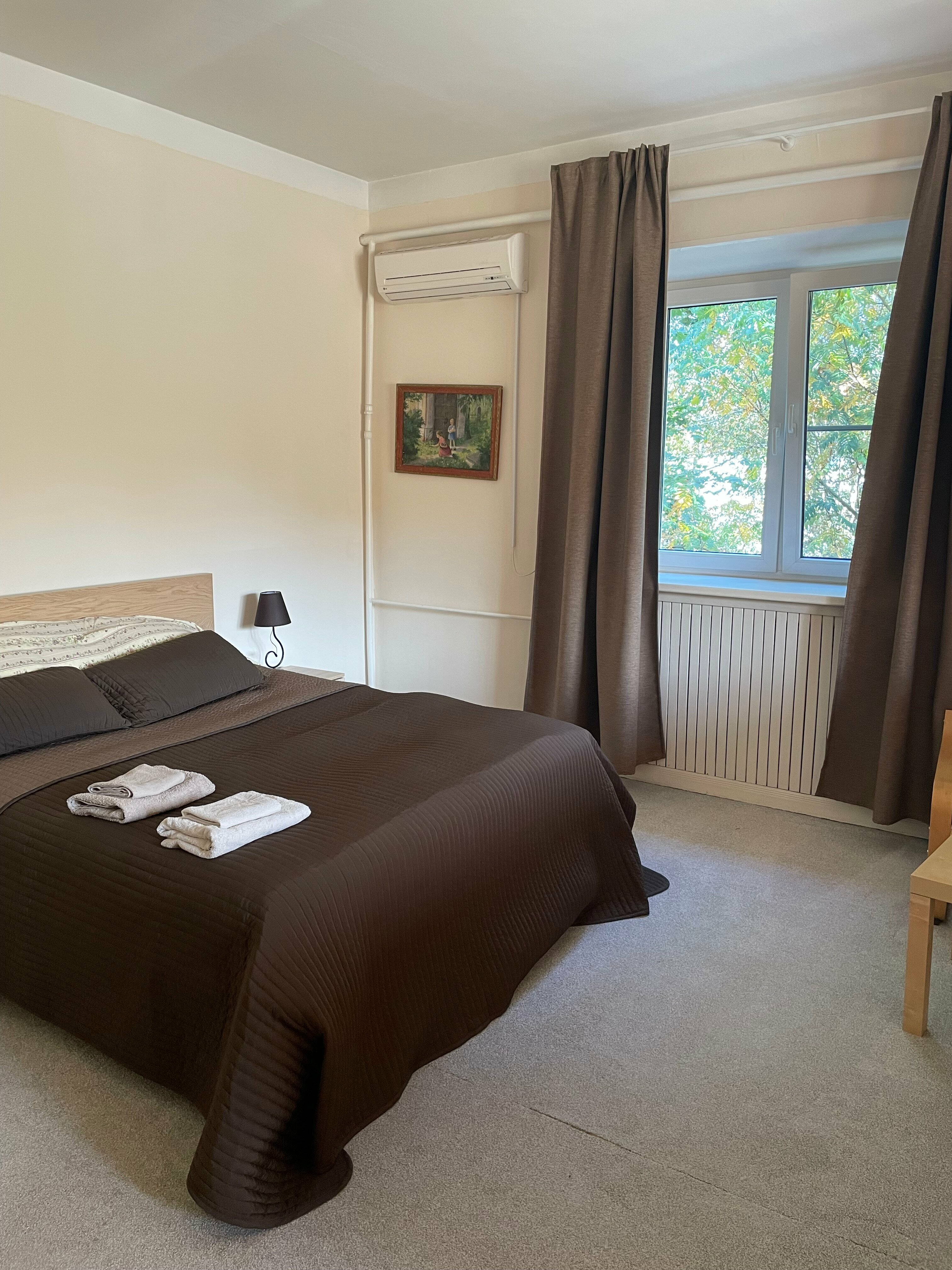 Трехместный номер с общей ванной комнатой