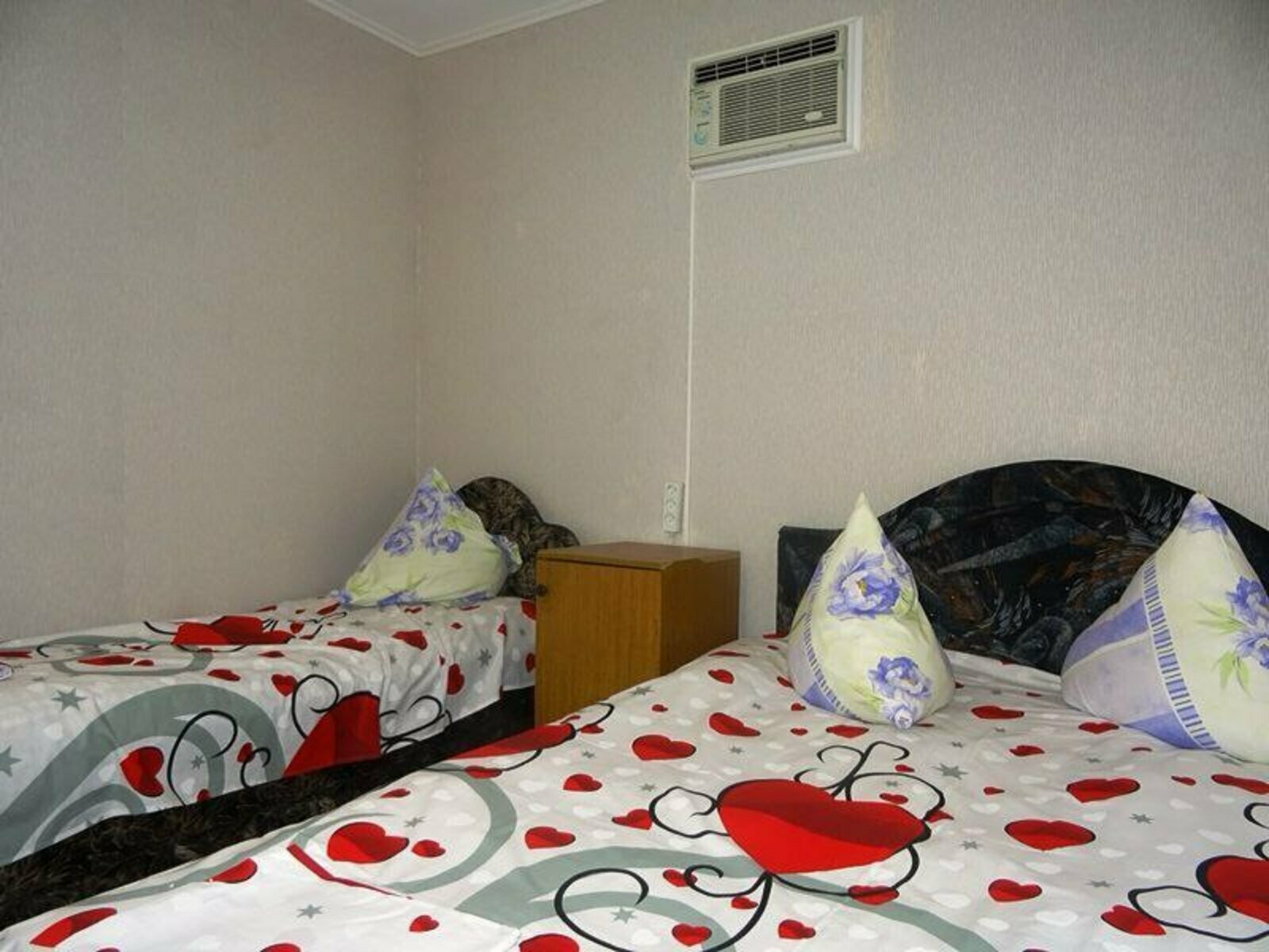 Четырехместный номер с общей ванной комнатой