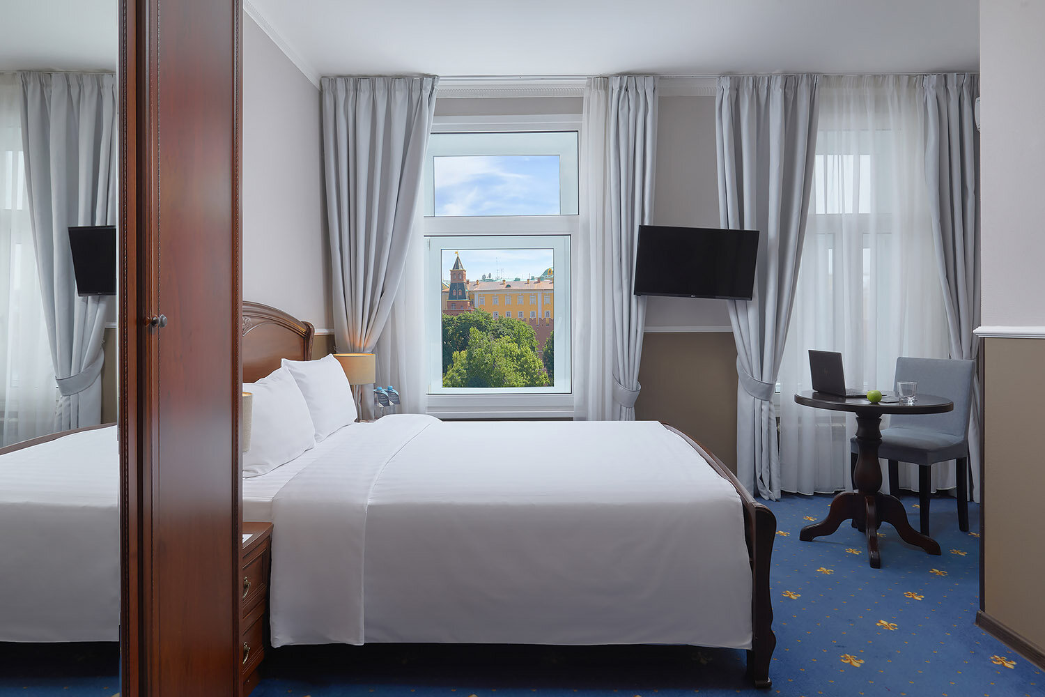 СТАНДАРТ С ВИДОМ НА КРЕМЛЬ