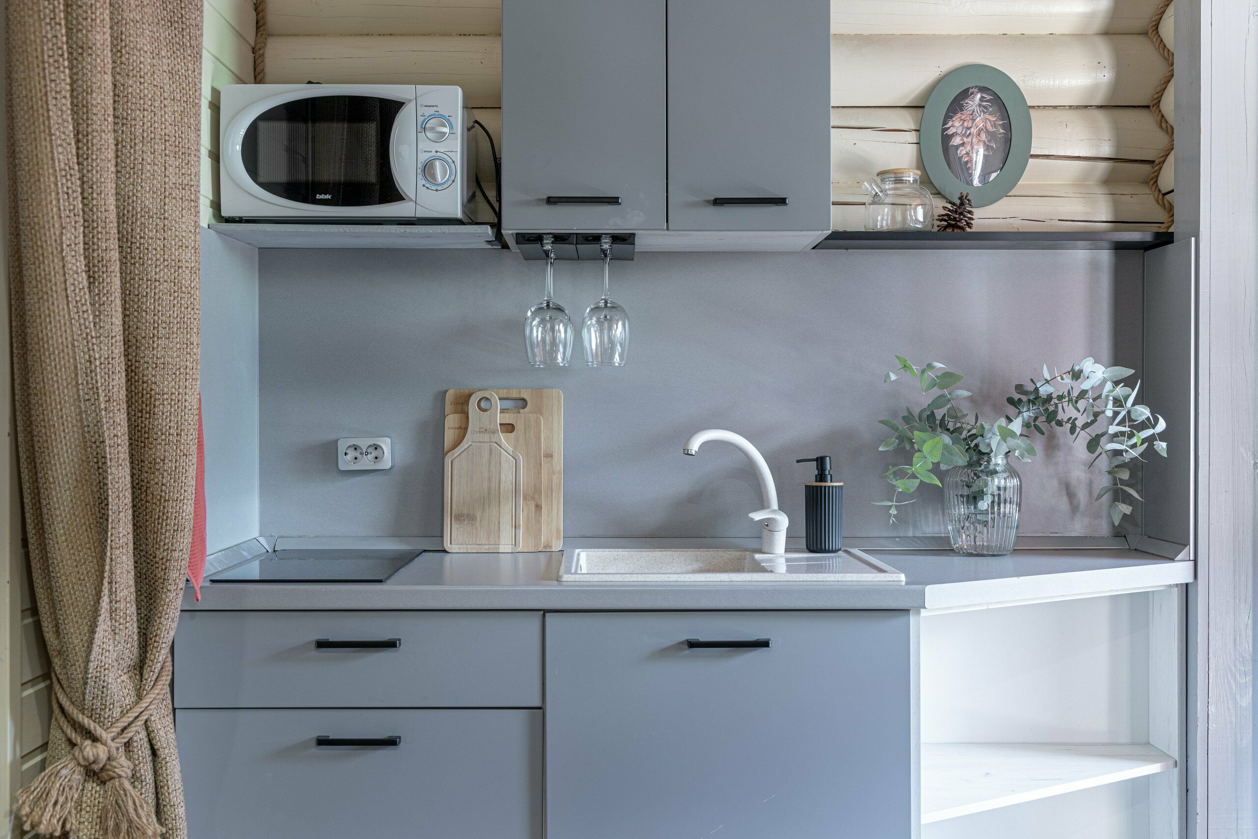 Люкс Скандинавия с собственной террасой и мини кухней.