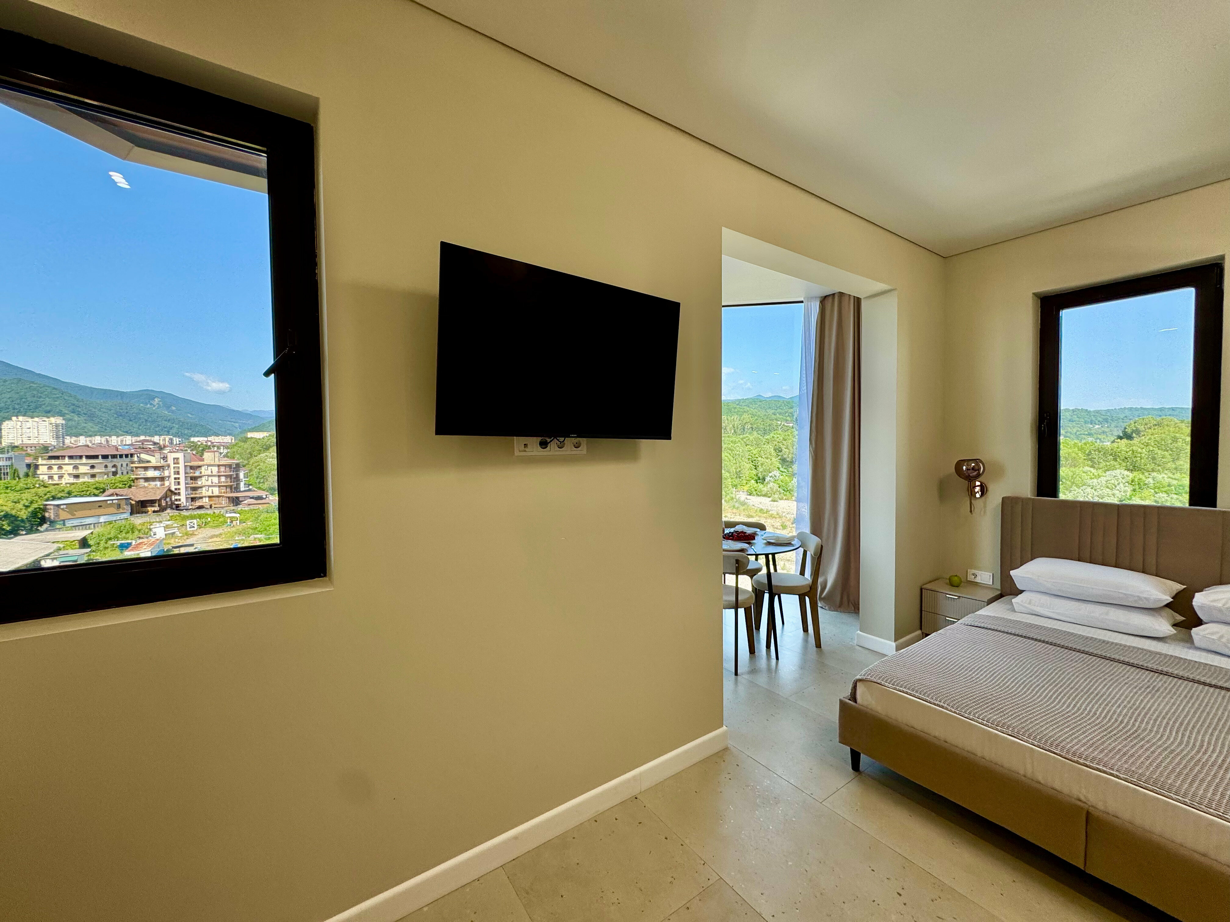 Апартамент c видом на морe и гоpы