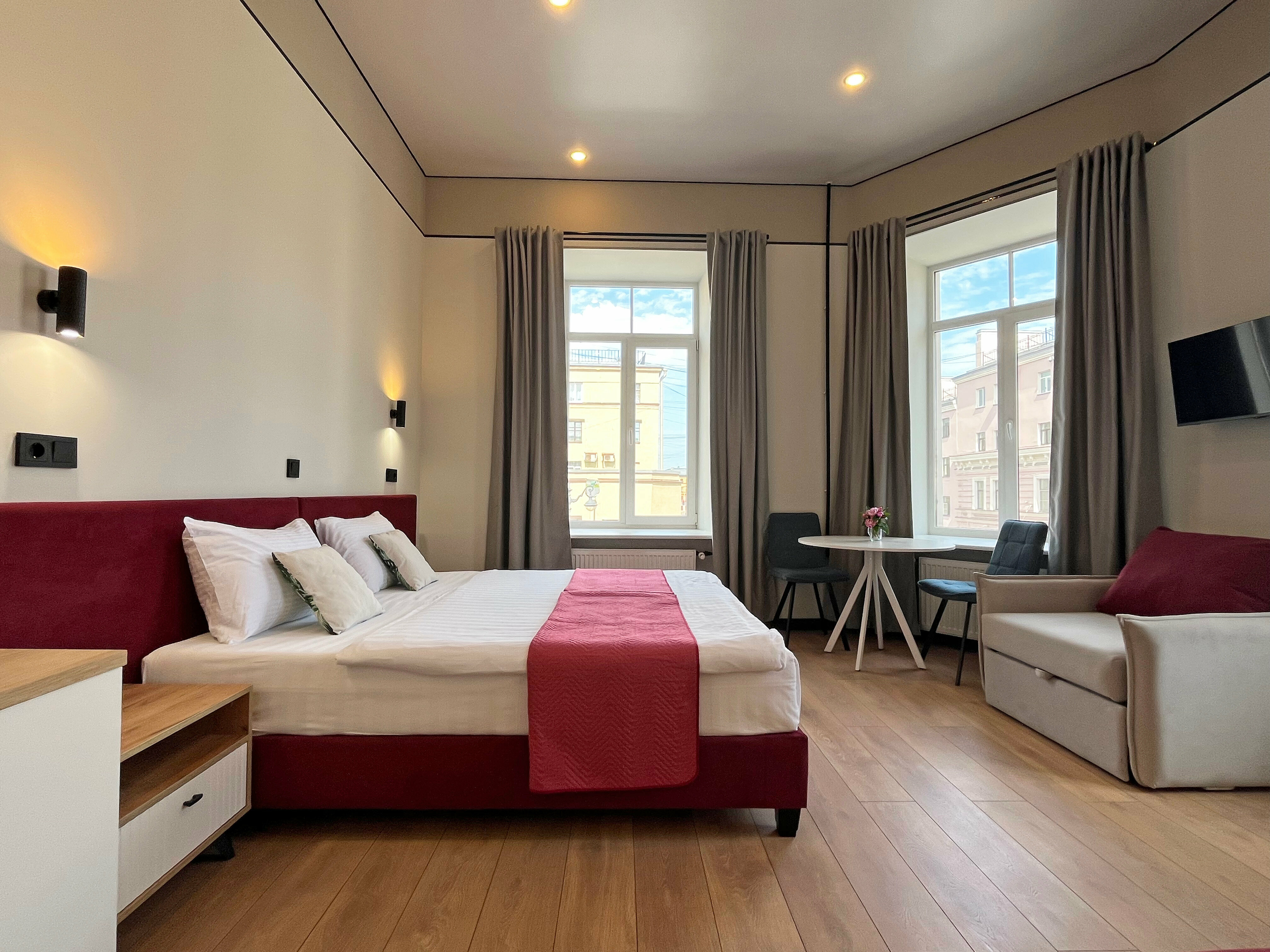 Полулюкс с панорамным видом и окном в ванной