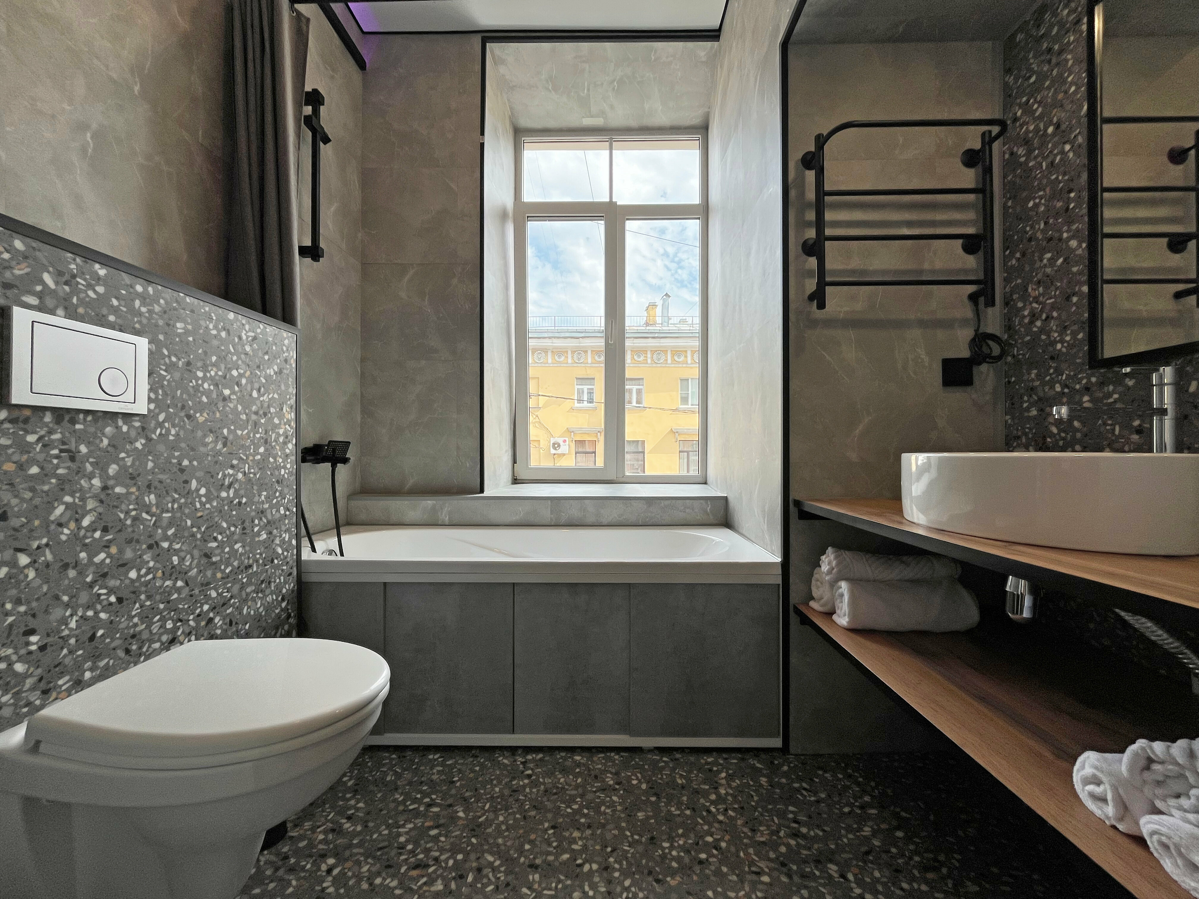 Полулюкс с панорамным видом и окном в ванной