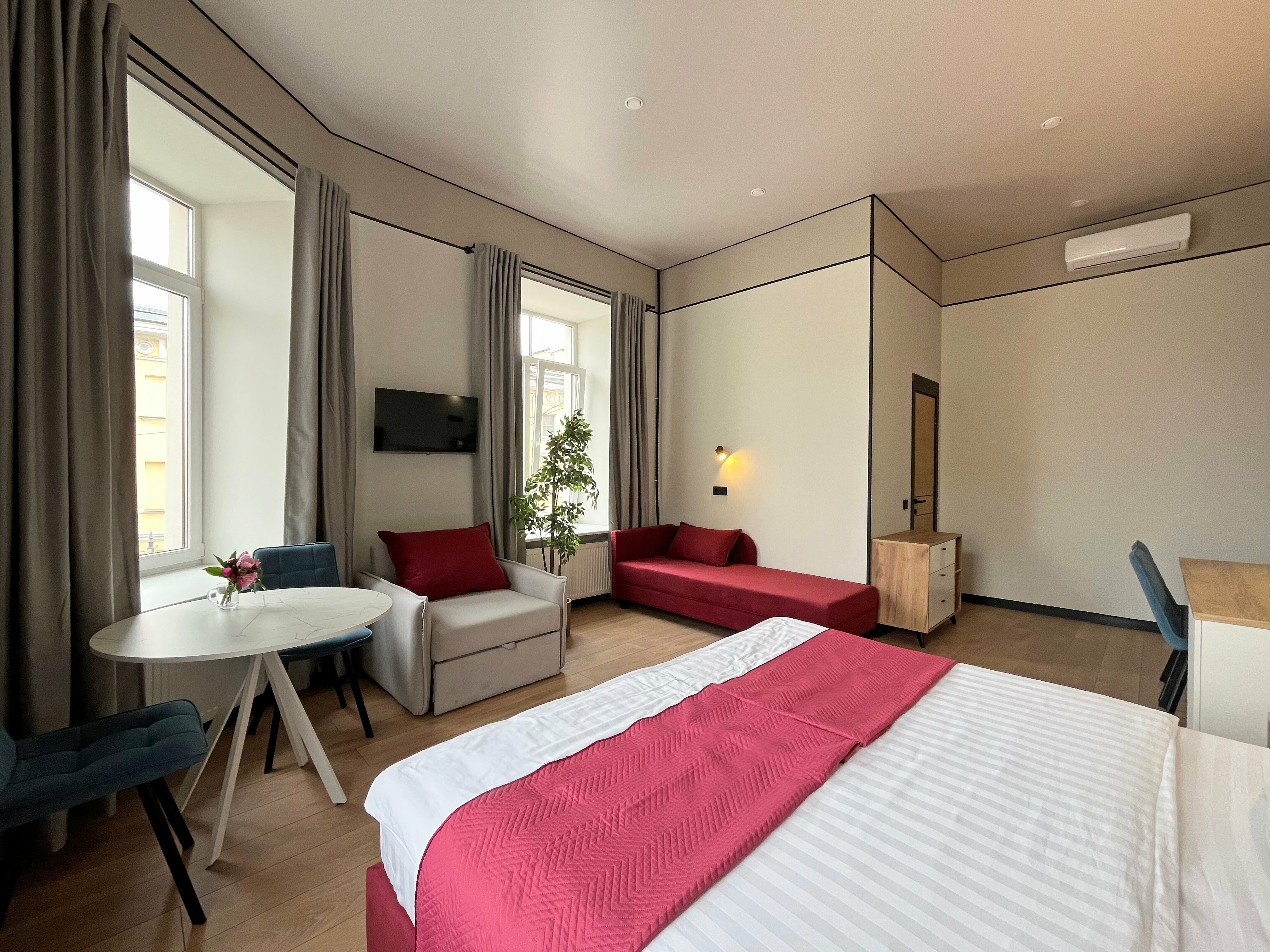 Полулюкс с панорамным видом и окном в ванной