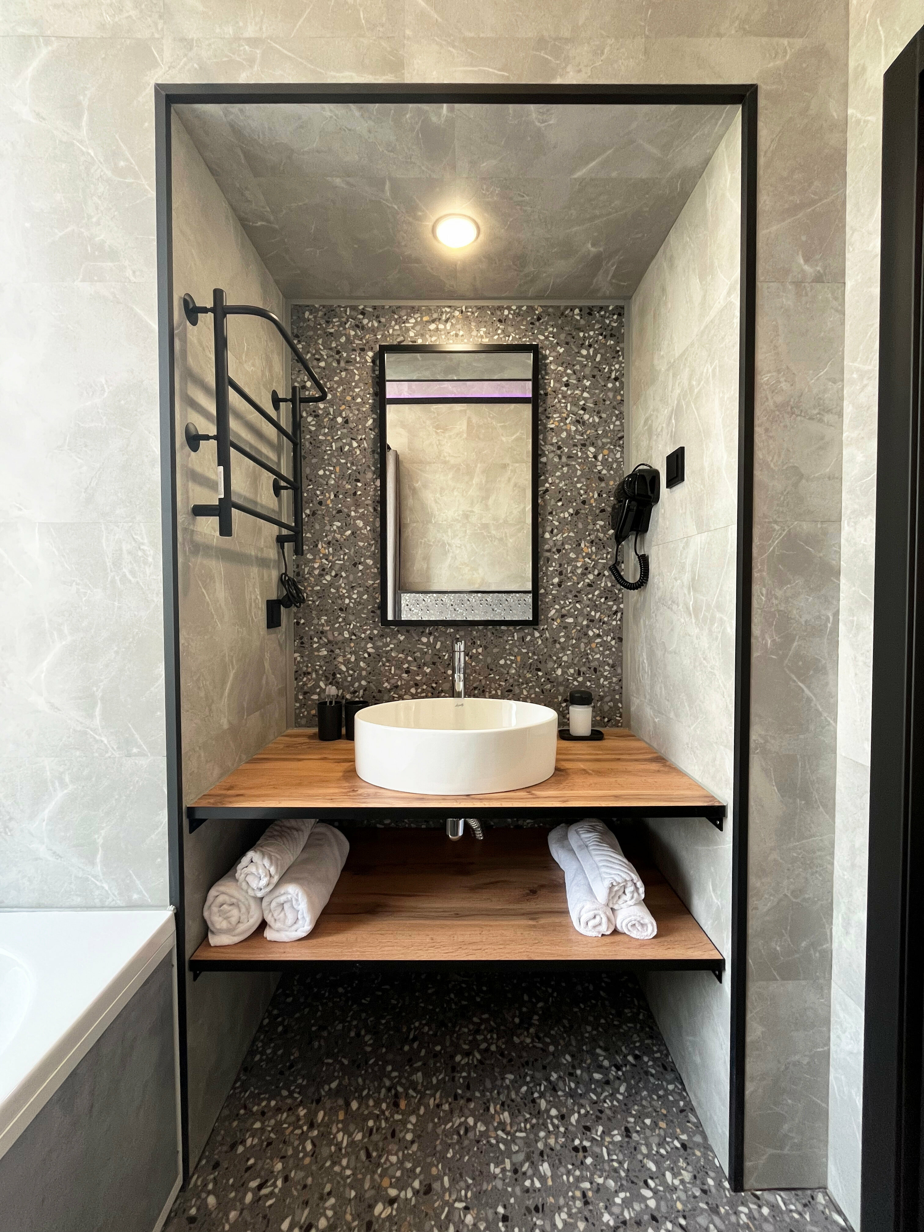 Полулюкс с панорамным видом и окном в ванной