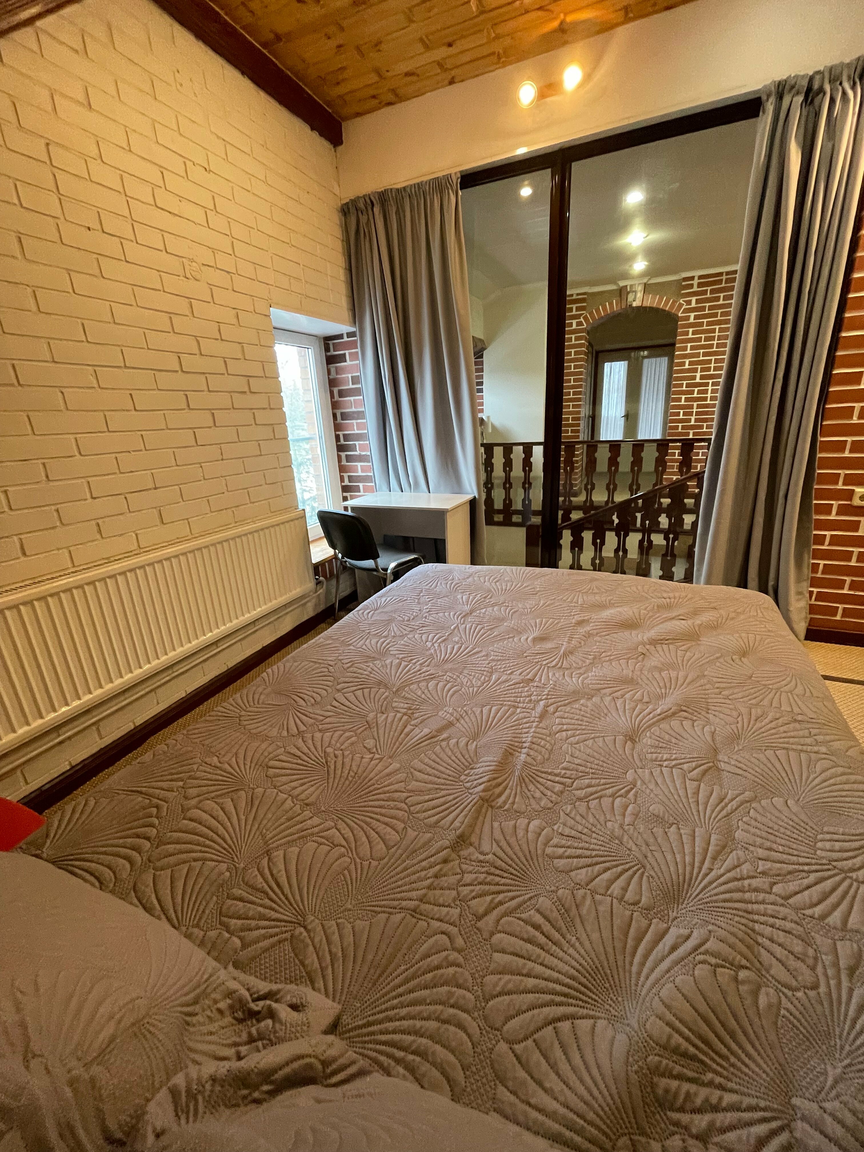 Трехместный номер с собственной ванной комнатой