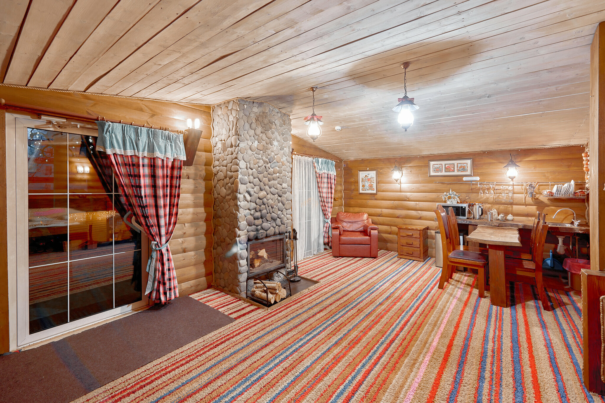 Cемейный номер с собственной ванной комнатой