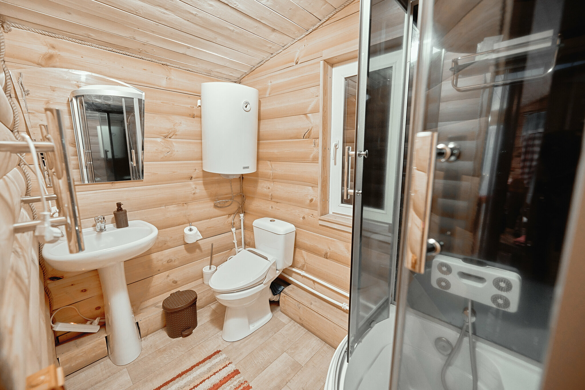 Cемейный номер с собственной ванной комнатой