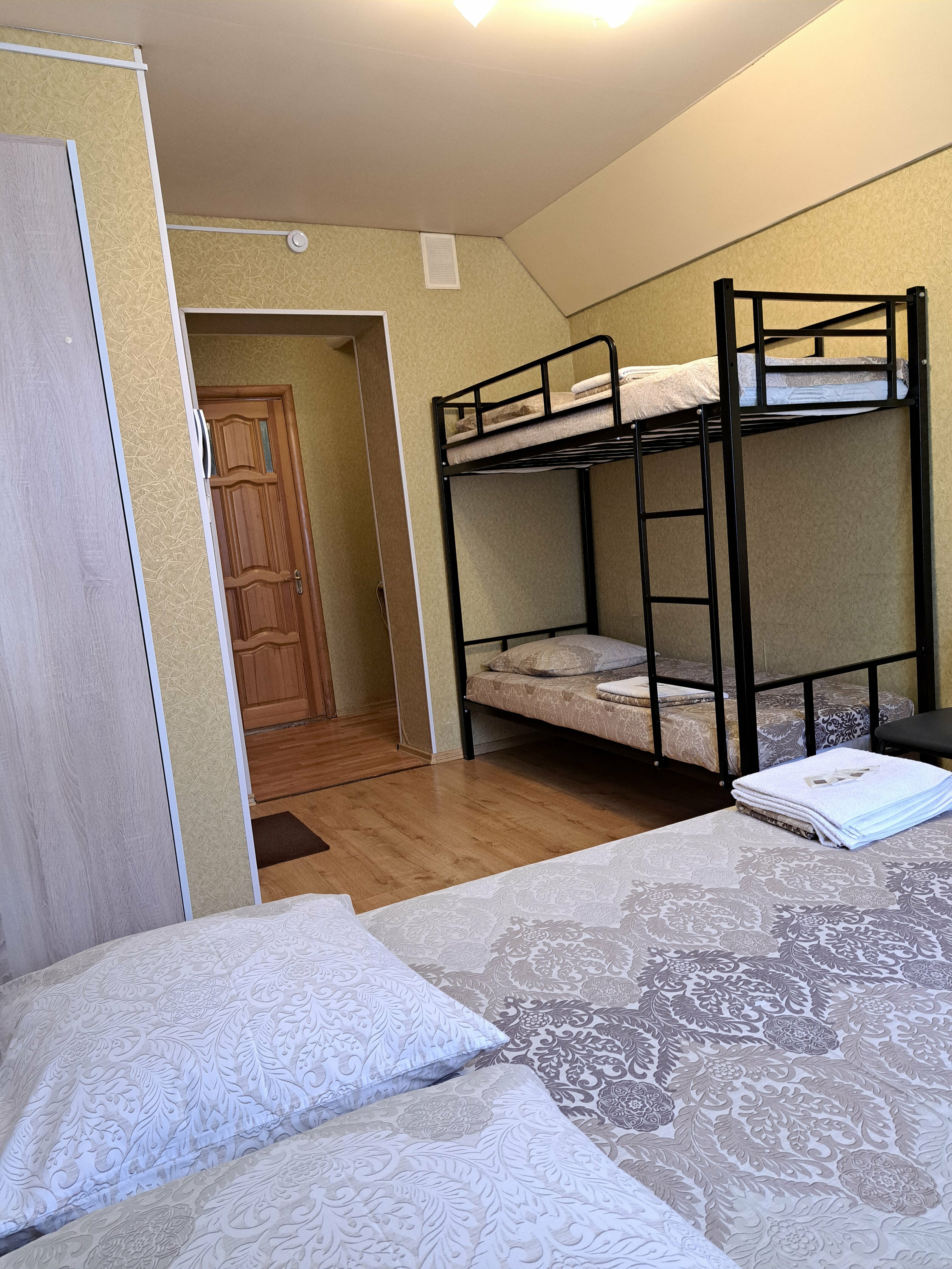 Четырехместный номер эконом-класса