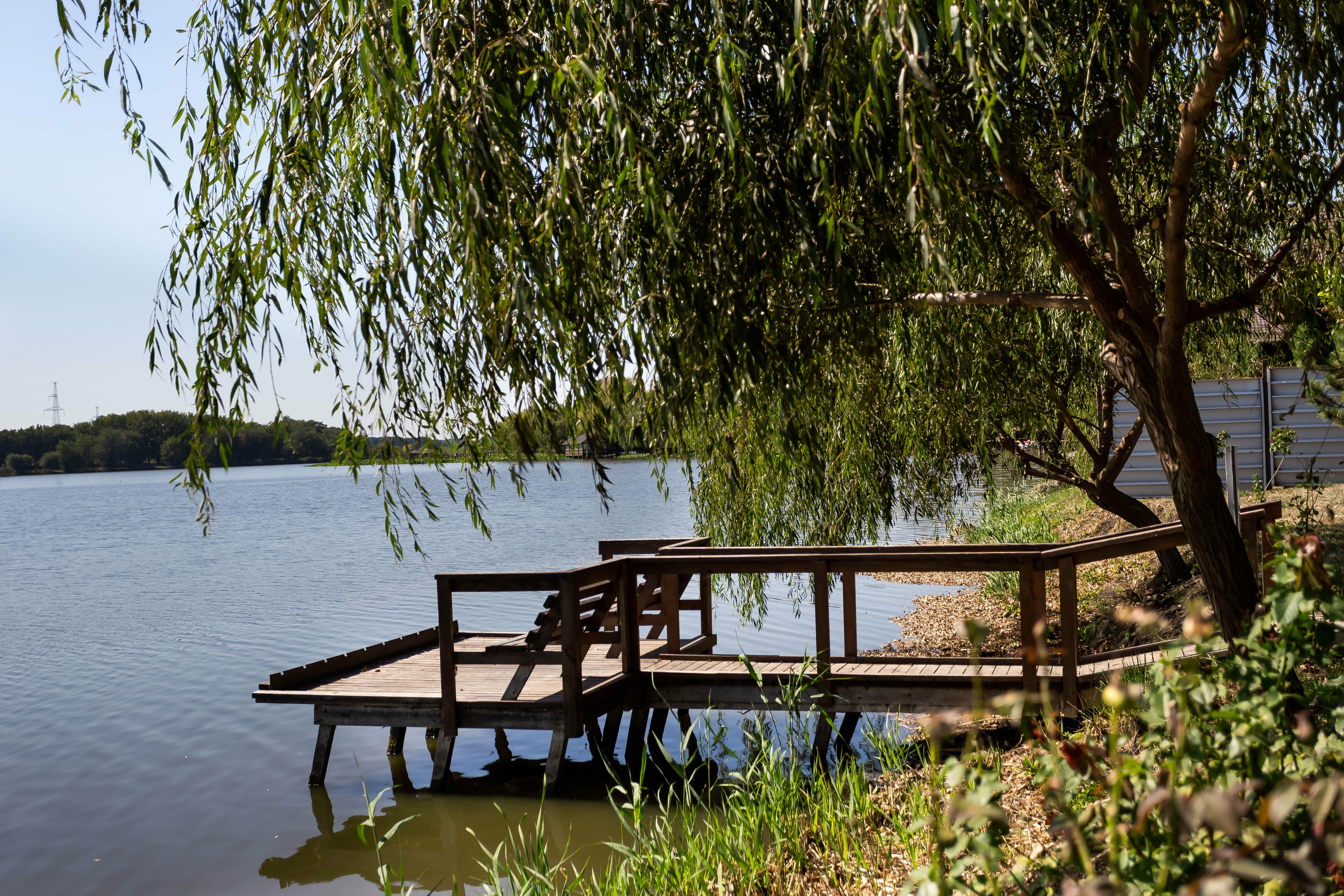Двухэтажный "Дом Рыбака №1" на берегу реки с 4-мя спальнями, с закрытой территорией и зоной барбекю