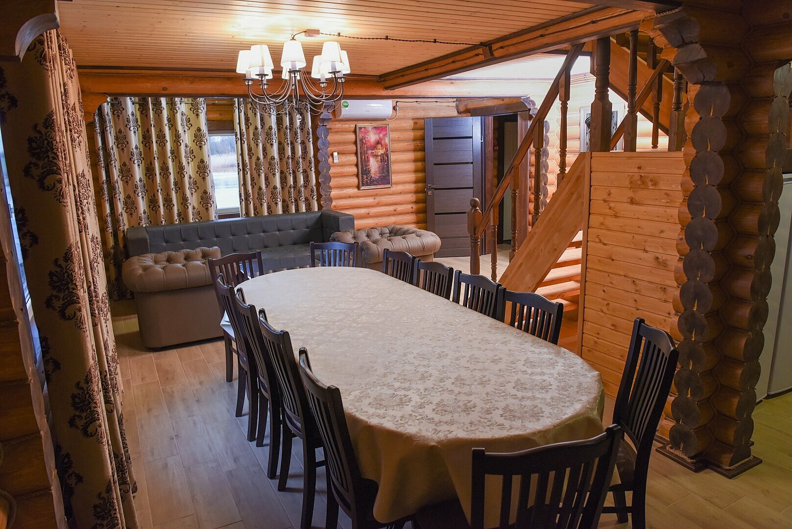 Двухэтажный "Дом Рыбака №1" на берегу реки с 4-мя спальнями, с закрытой территорией и зоной барбекю