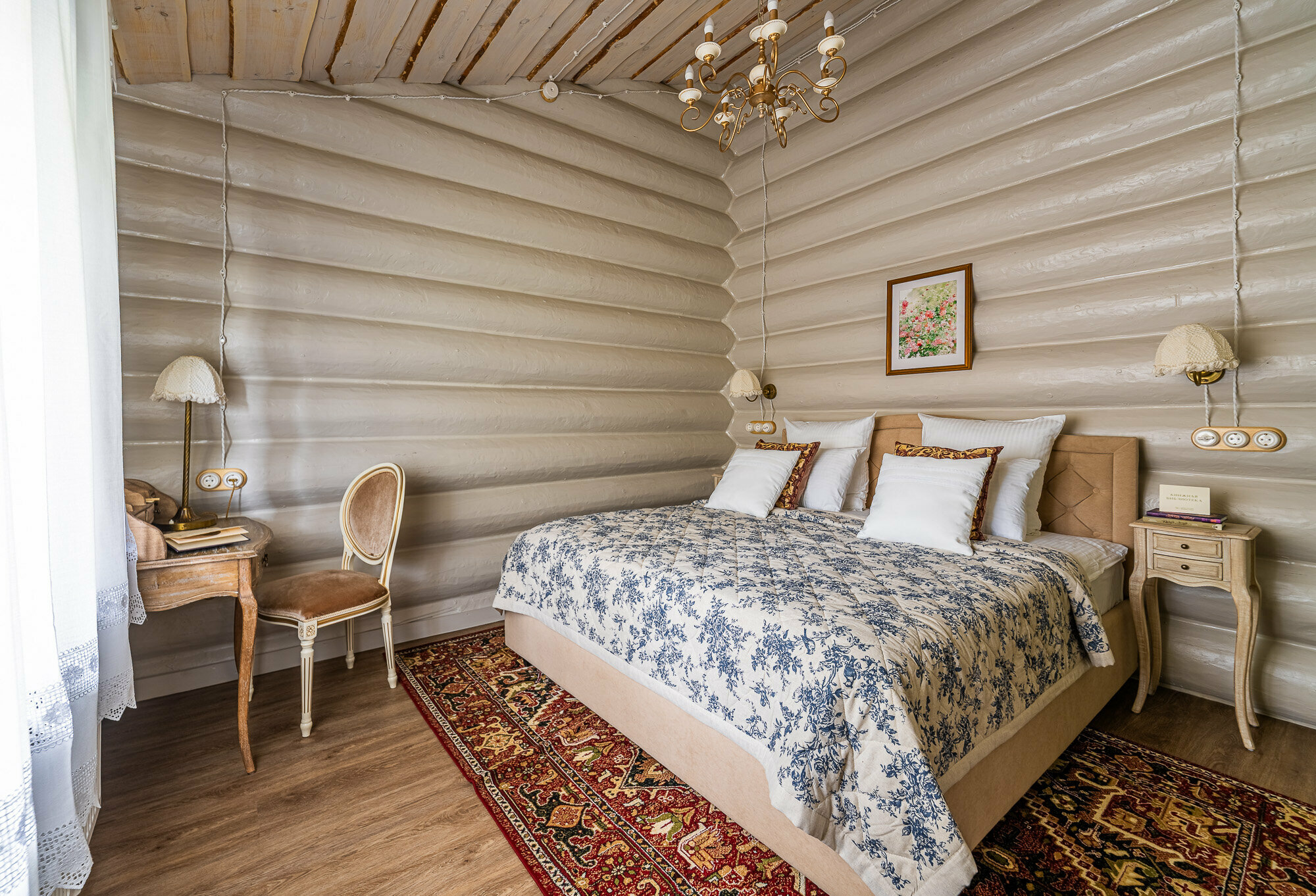 Дом "Парящий, с библиотекой.