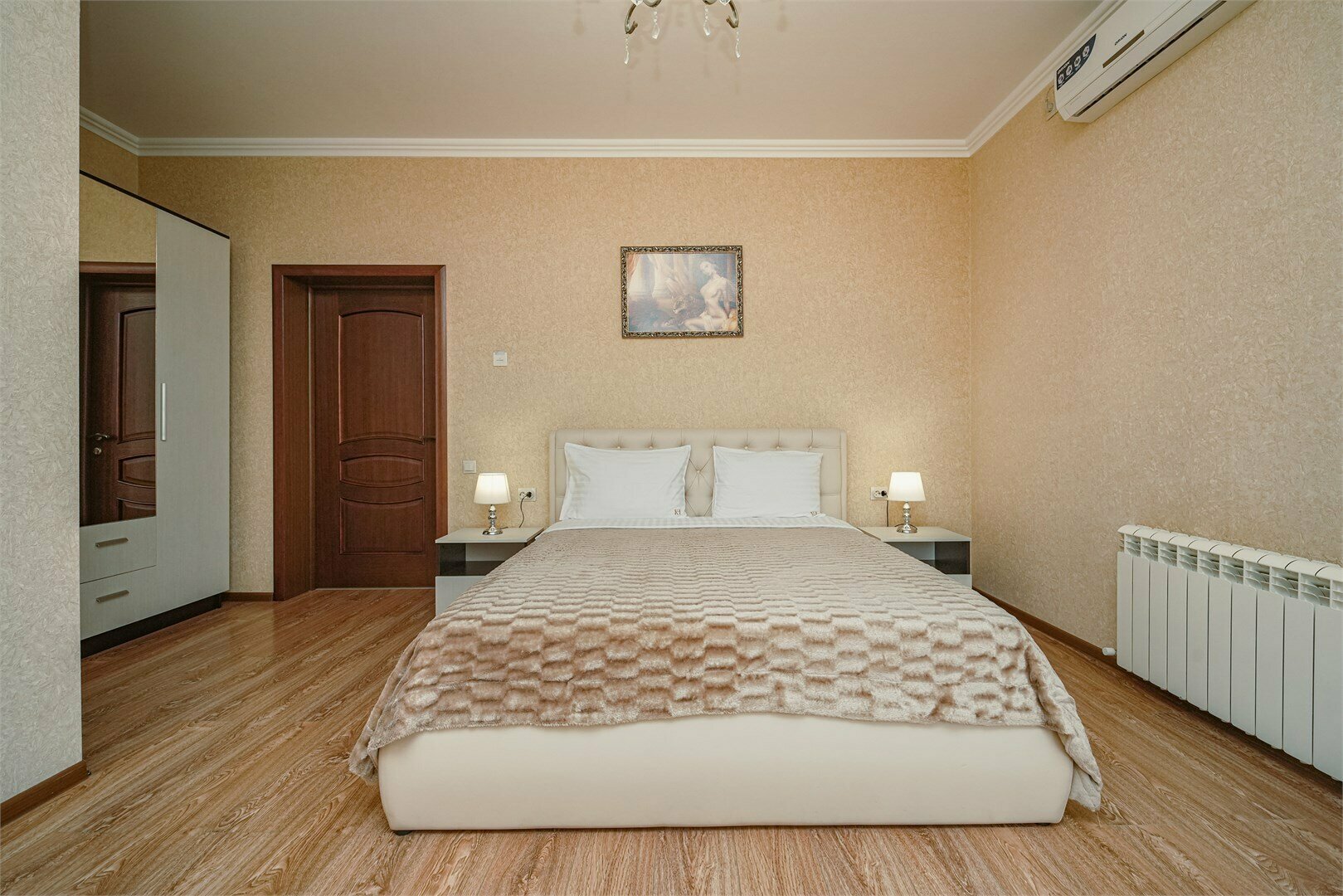 Номер-студия с кроватью размера «king-size»