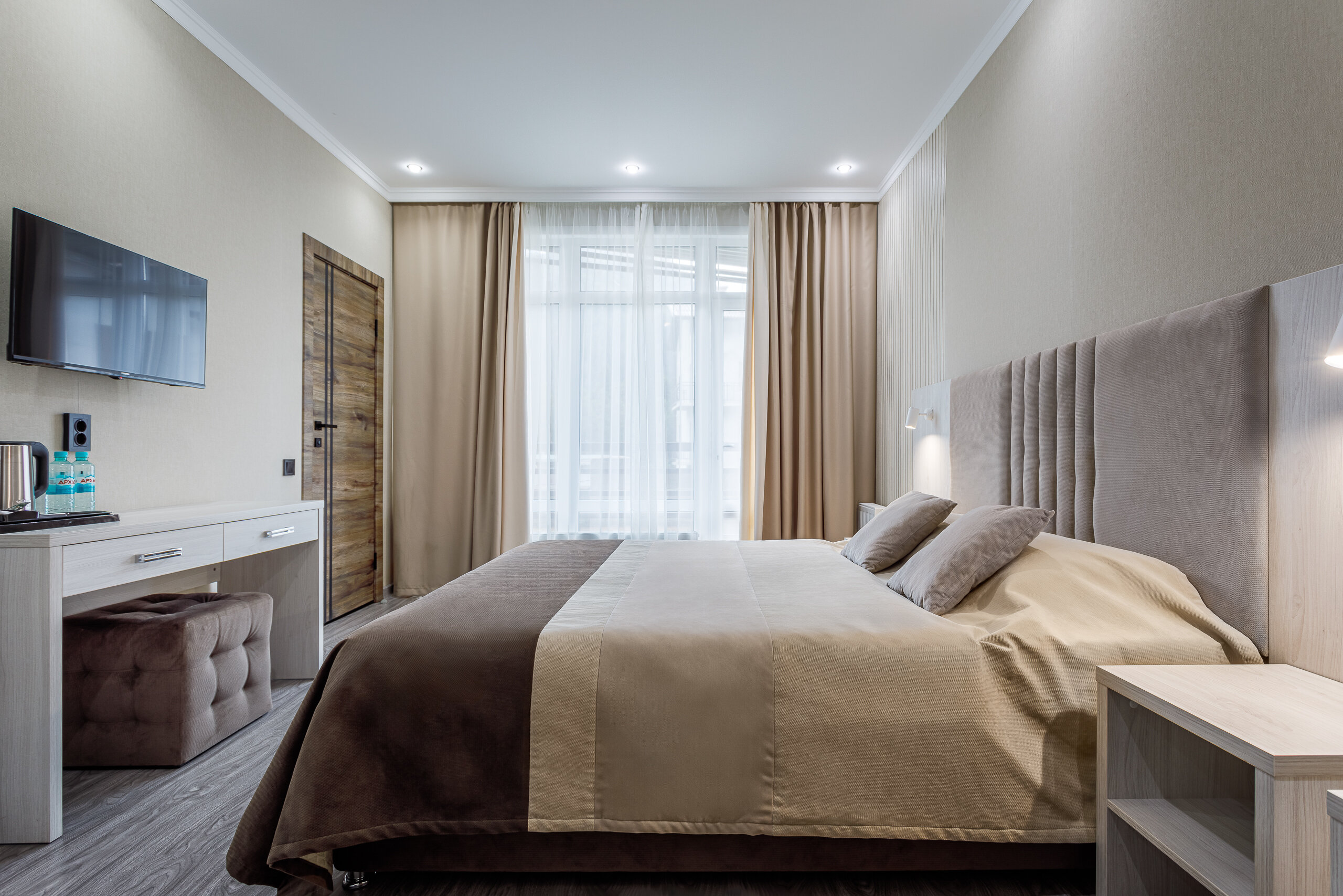 Трехместный номер "Комфорт" с видом на горы