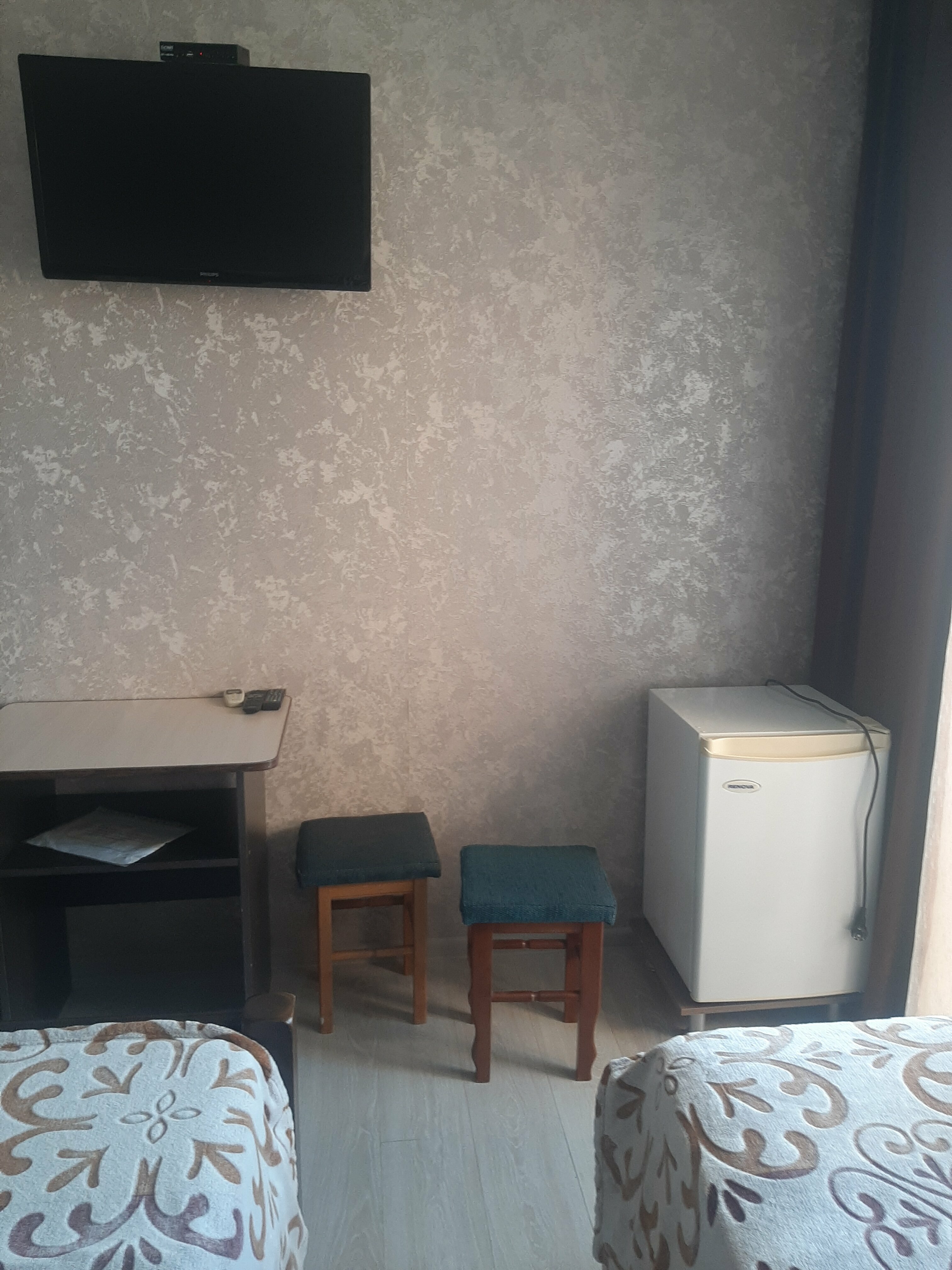 Трехместный номер «Комфорт» с душем